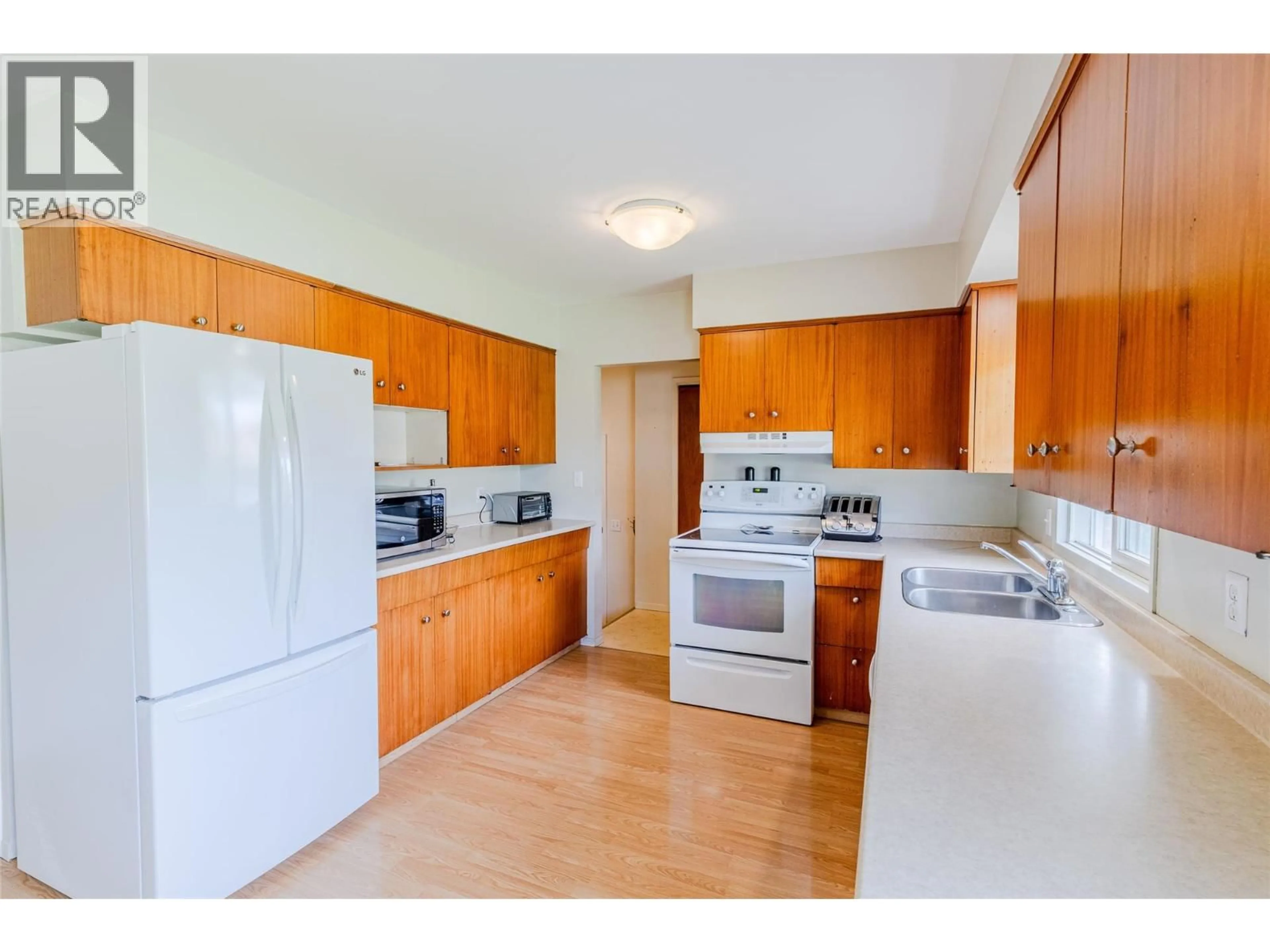Standard kitchen, unknown for 2109 CEDAR STREET, Creston British Columbia V0B1G5