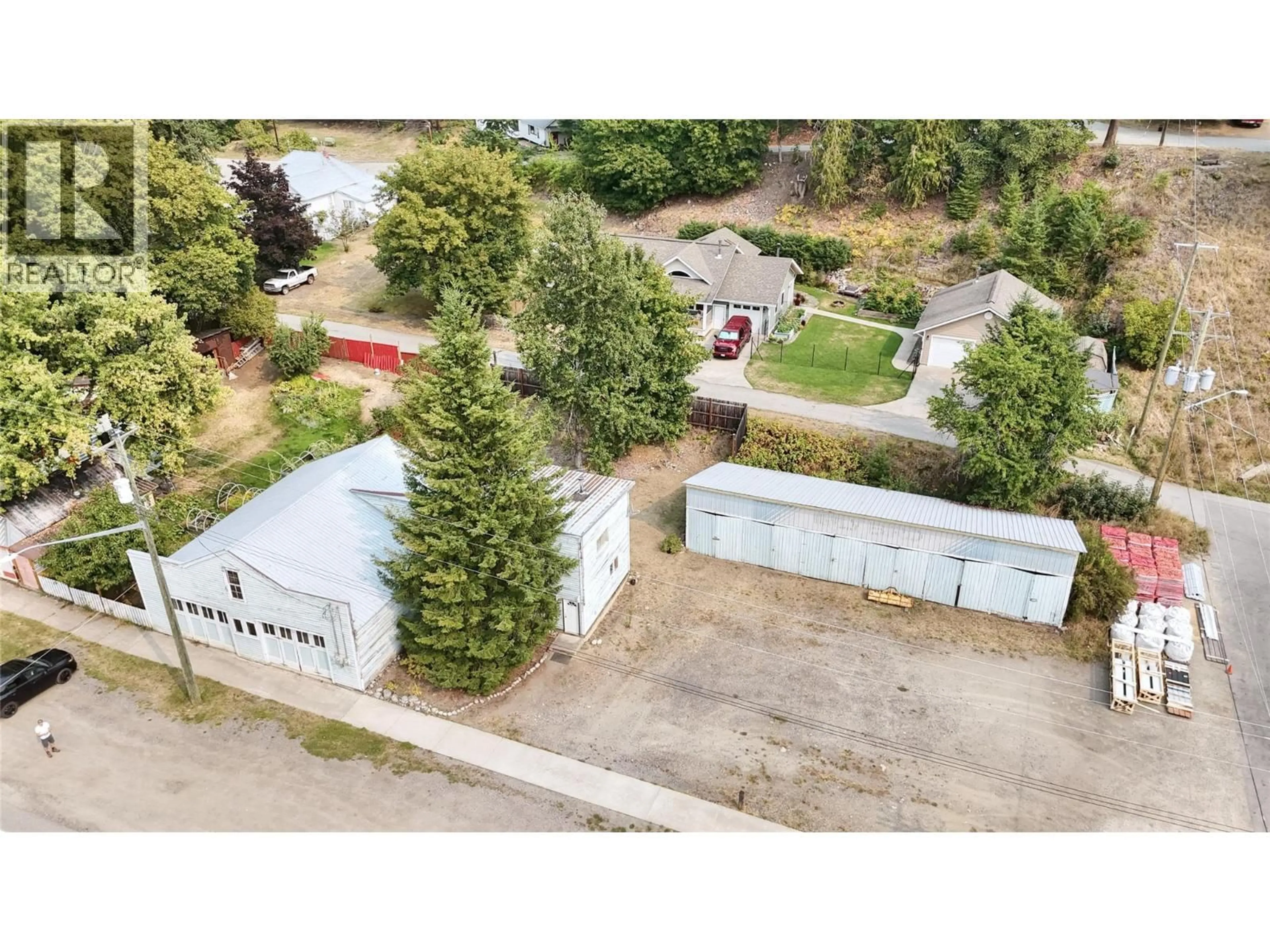 A pic from outside/outdoor area/front of a property/back of a property/a pic from drone, building for 306 & 310 LAKE AVENUE, Silverton British Columbia V0G1S0