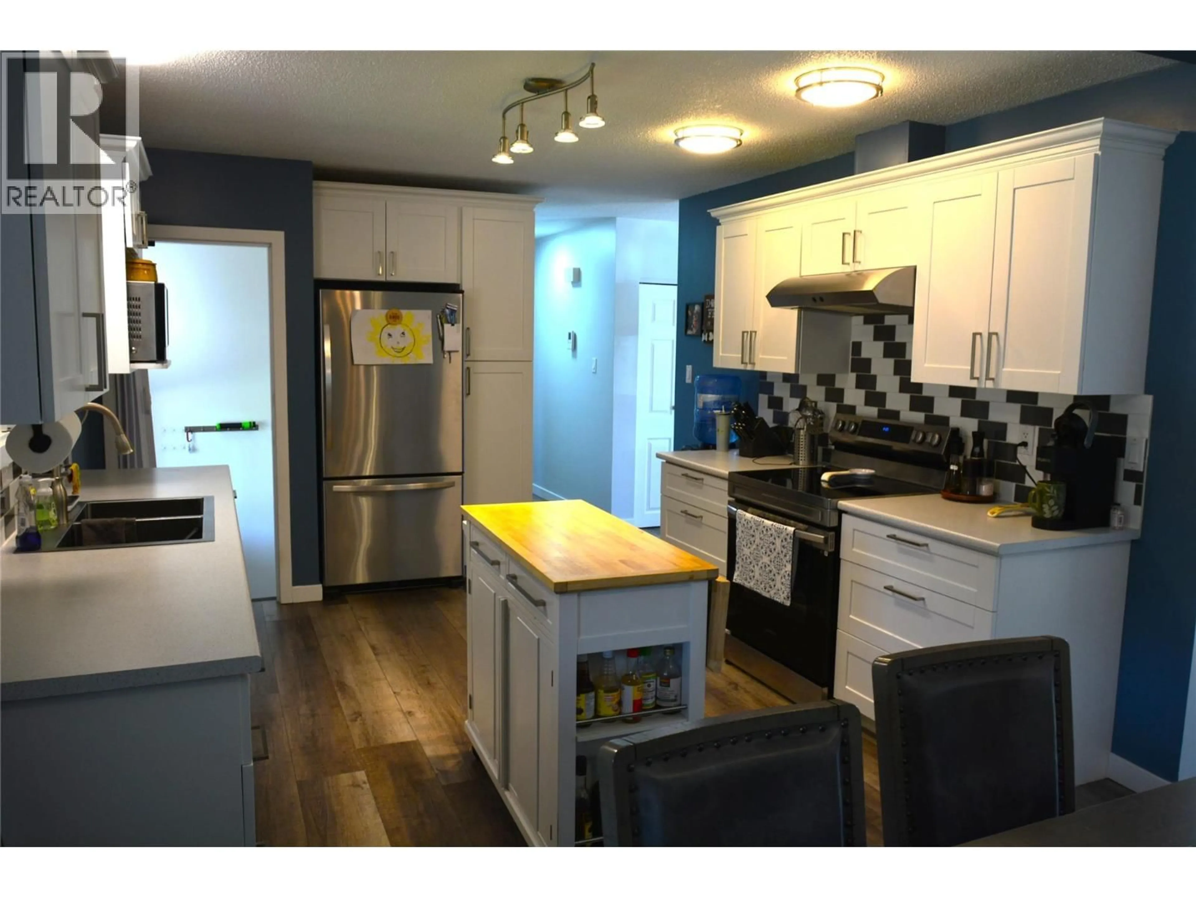 Open concept kitchen, wood/laminate floor for 2236 GREENFIELD AVENUE, Kamloops British Columbia V2B4P3