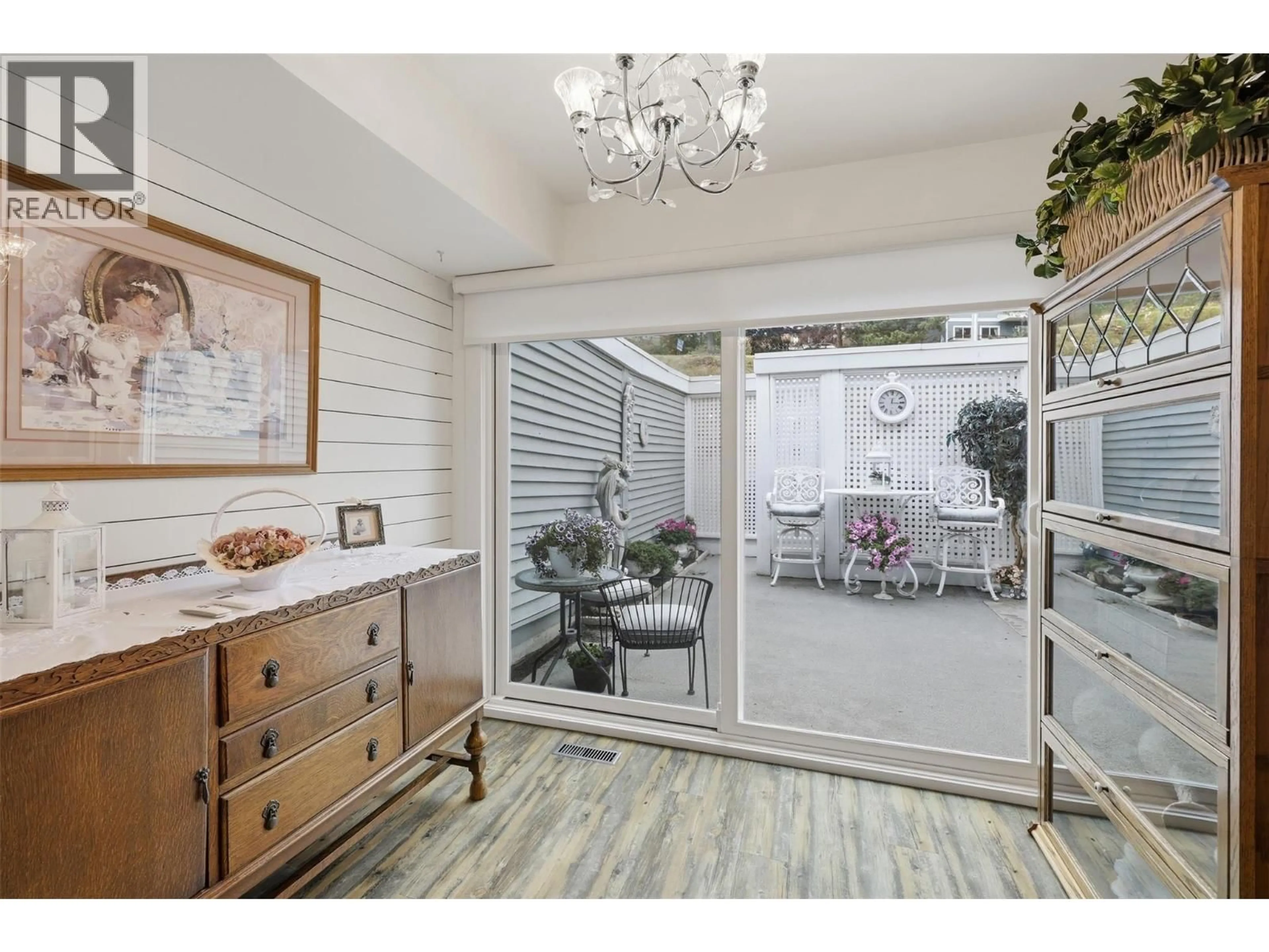Indoor entryway for 11 - 1795 SUMMIT DRIVE, Kamloops British Columbia V2E2E8