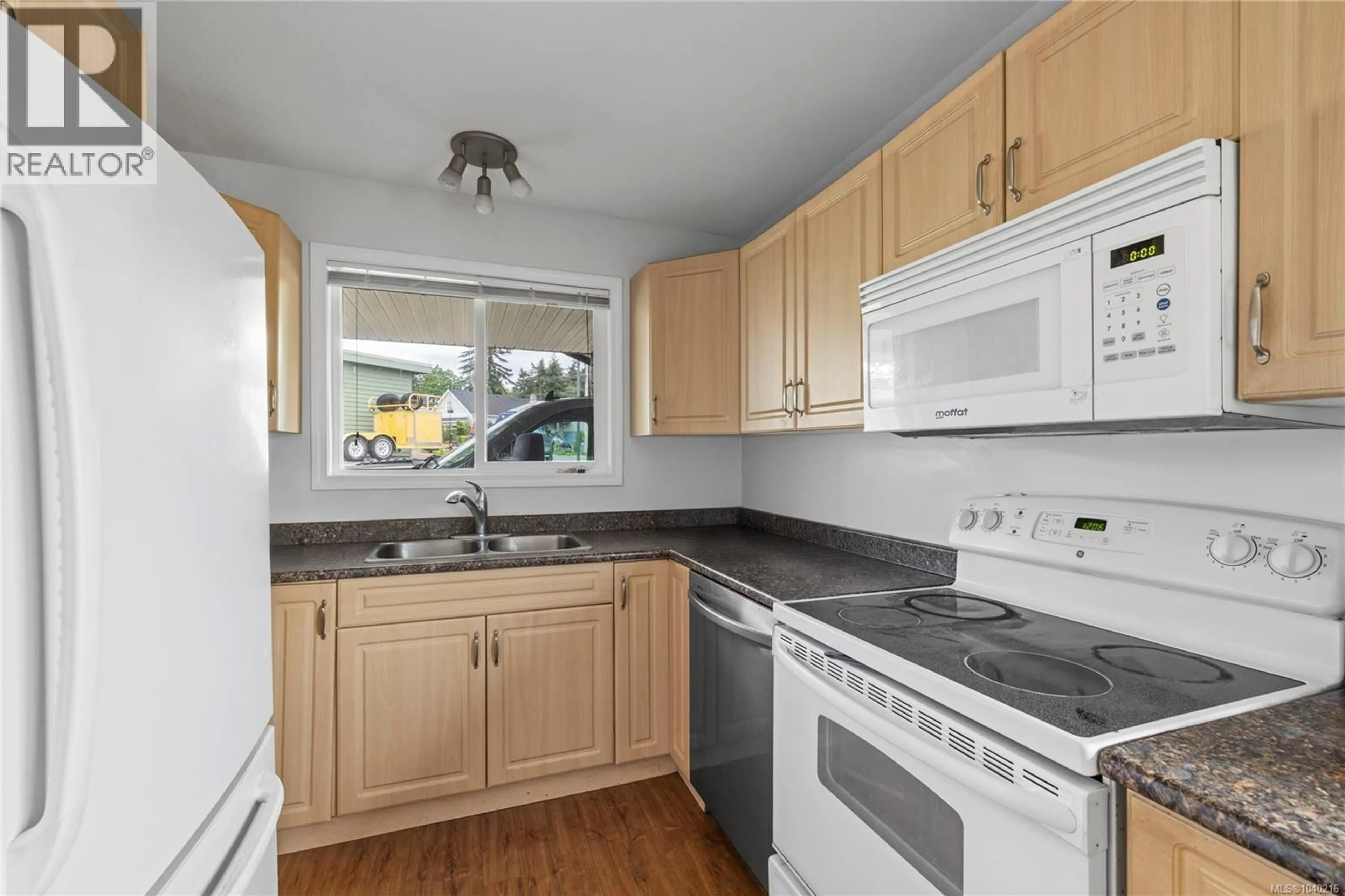 Standard kitchen, unknown for 206 STANFORD AVENUE, Parksville British Columbia V9P1L7