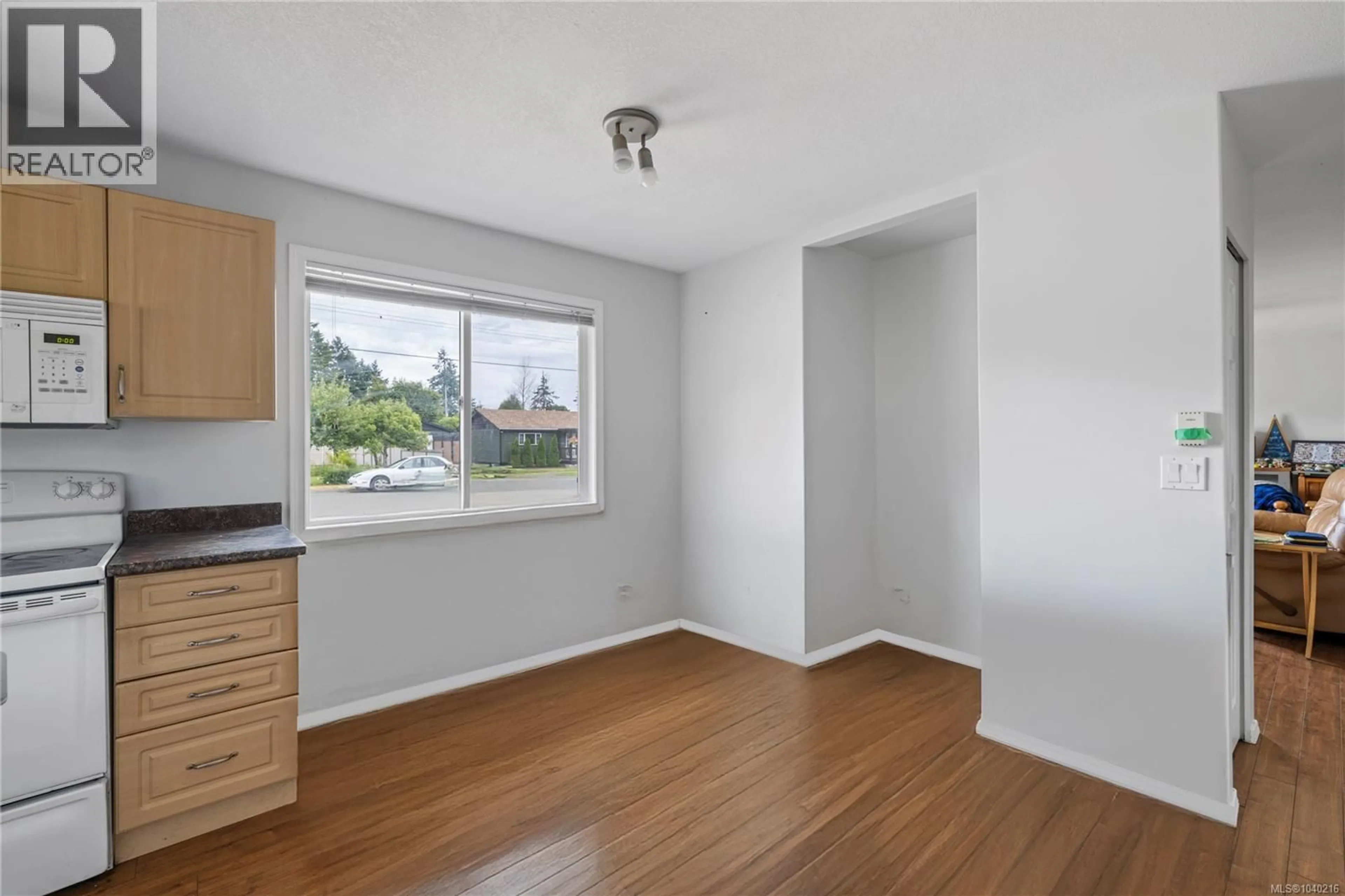A pic of a room for 206 STANFORD AVENUE, Parksville British Columbia V9P1L7
