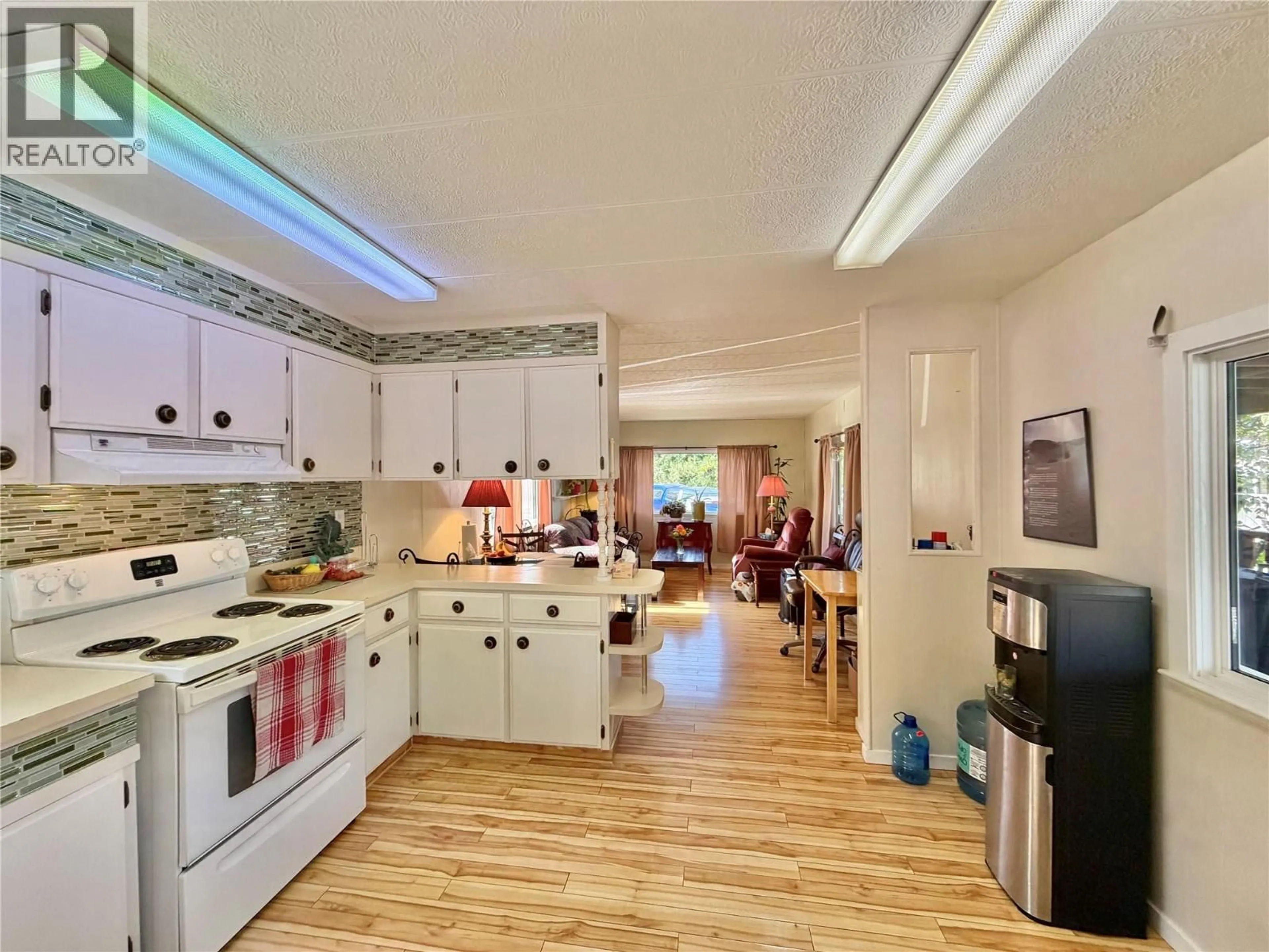 Open concept kitchen, unknown for 8 - 9106 MAIN STREET, Osoyoos British Columbia V0H1V0
