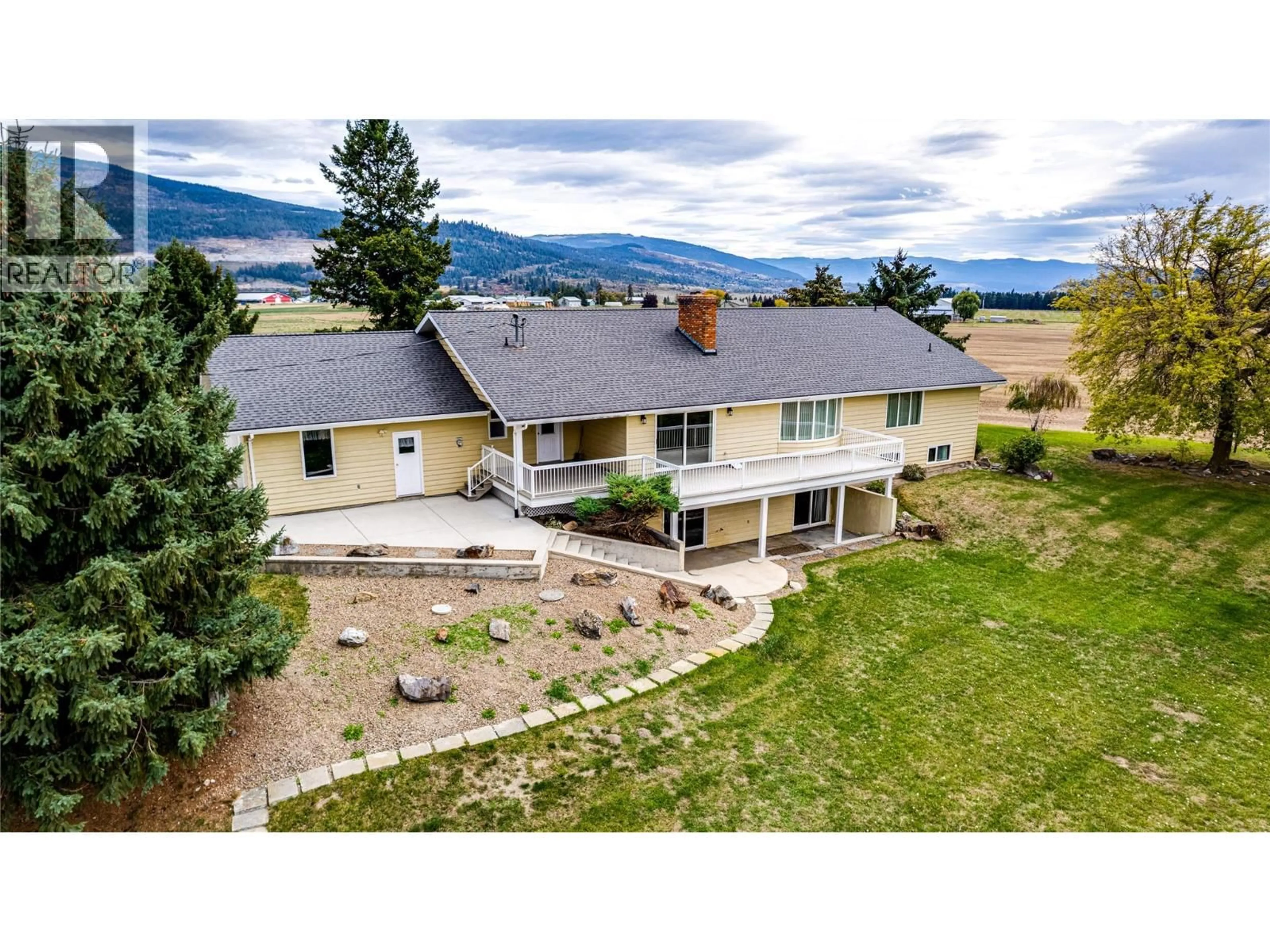A pic from outside/outdoor area/front of a property/back of a property/a pic from drone, mountain view for 683 CLINTON ROAD, Spallumcheen British Columbia V4Y0P3