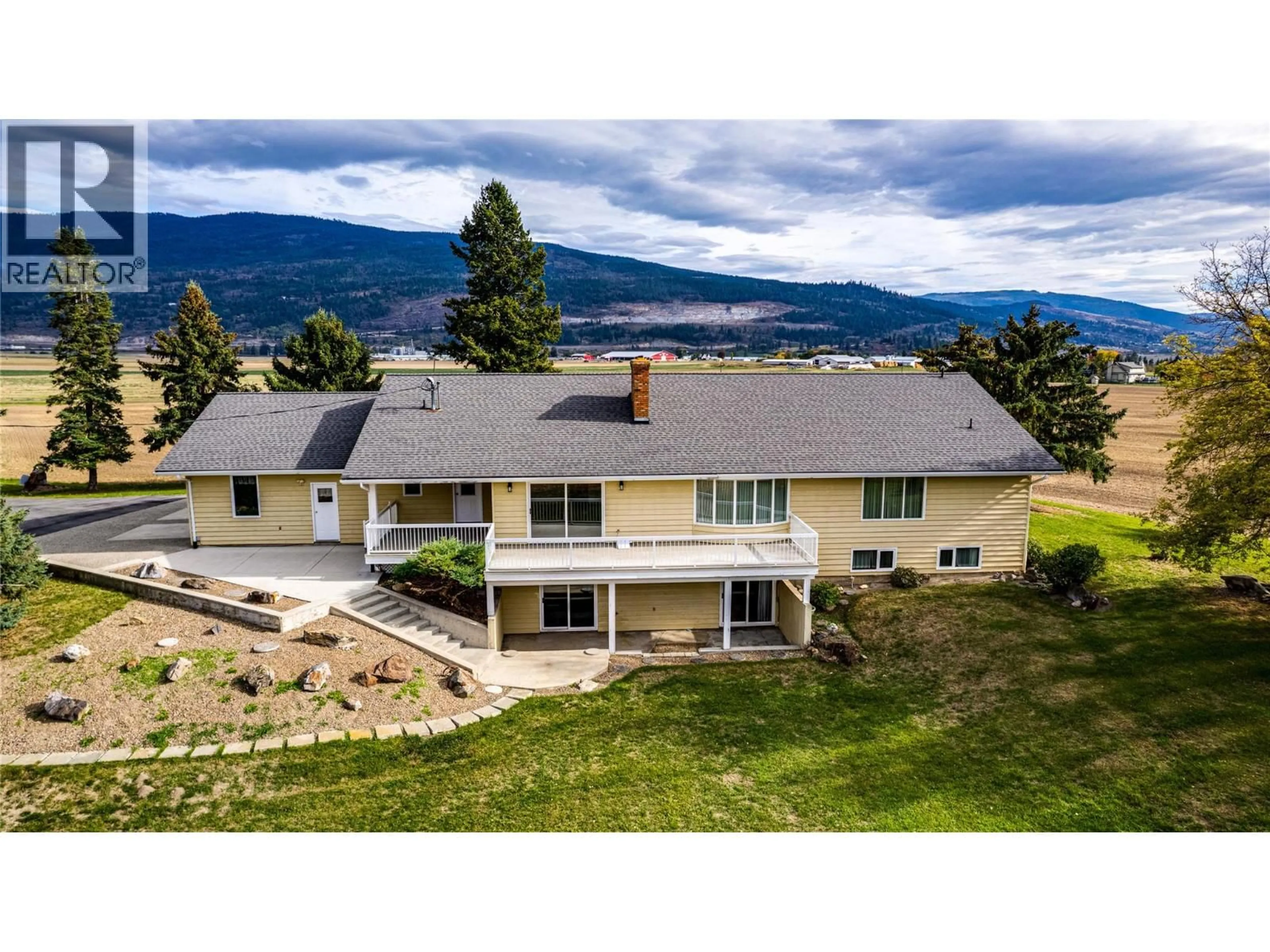 A pic from outside/outdoor area/front of a property/back of a property/a pic from drone, mountain view for 683 CLINTON ROAD, Spallumcheen British Columbia V4Y0P3