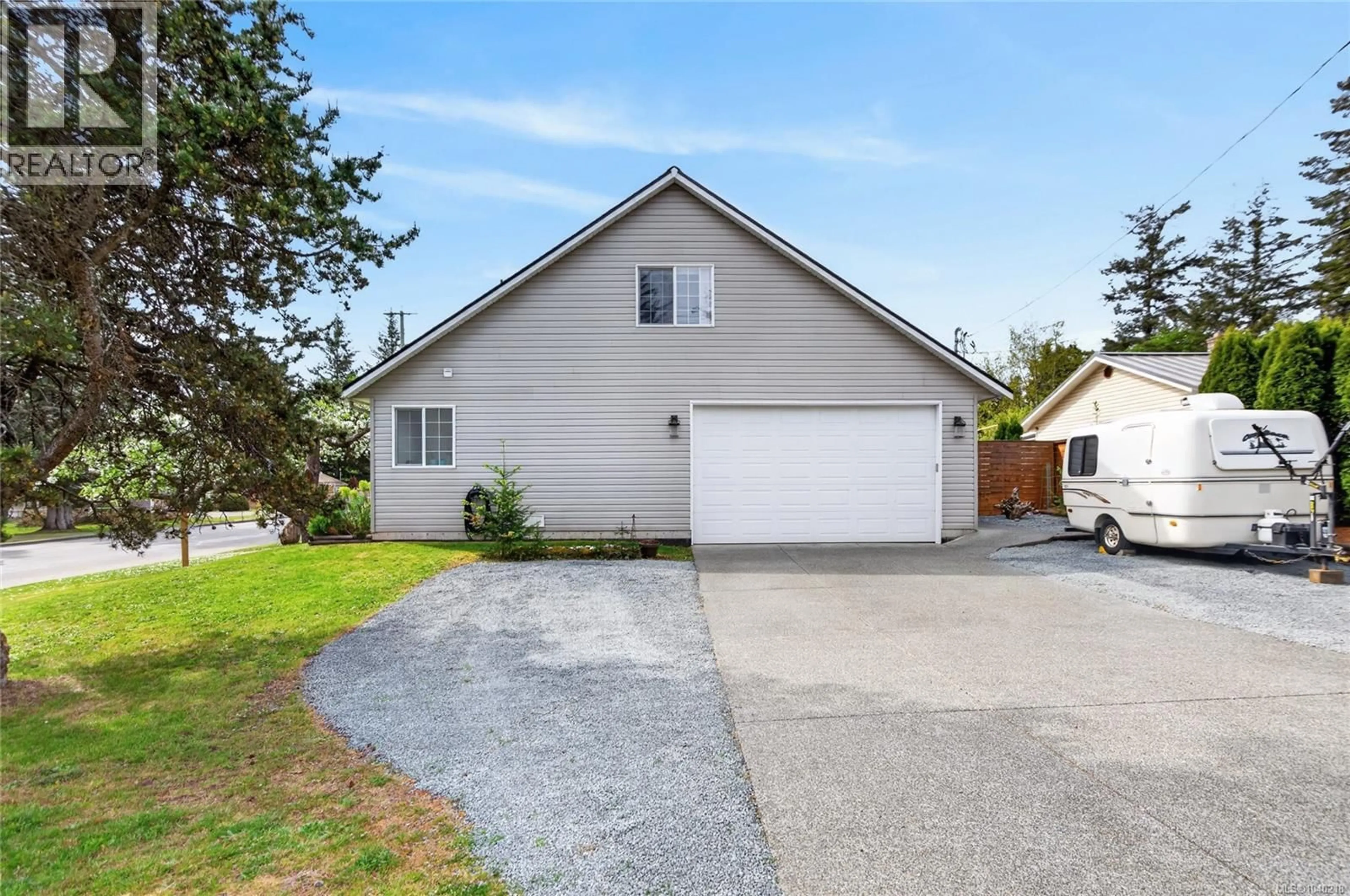 Home with vinyl exterior material, street for 359 PRITCHARD ROAD, Comox British Columbia V9M2Y8