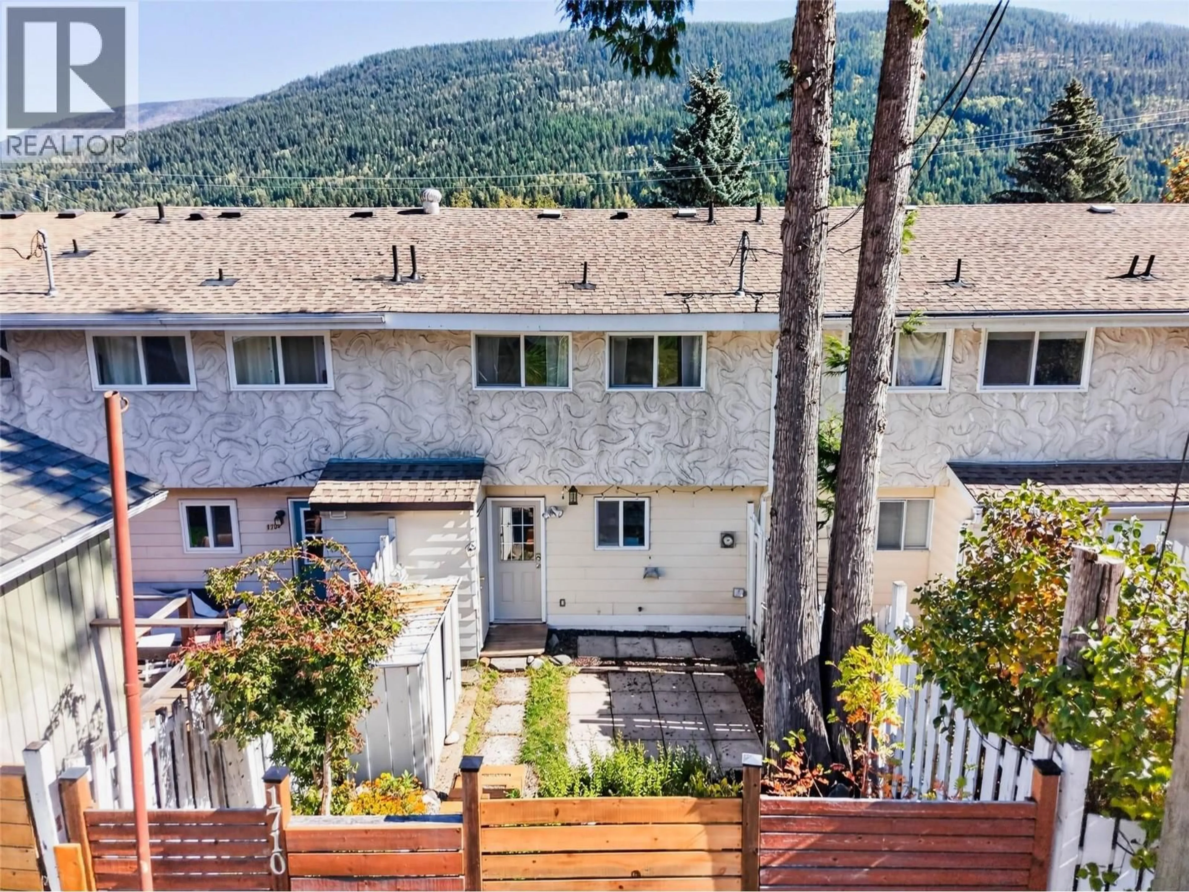 A pic from outside/outdoor area/front of a property/back of a property/a pic from drone, mountain view for 1710 SILVER KING ROAD, Nelson British Columbia V1L1C7