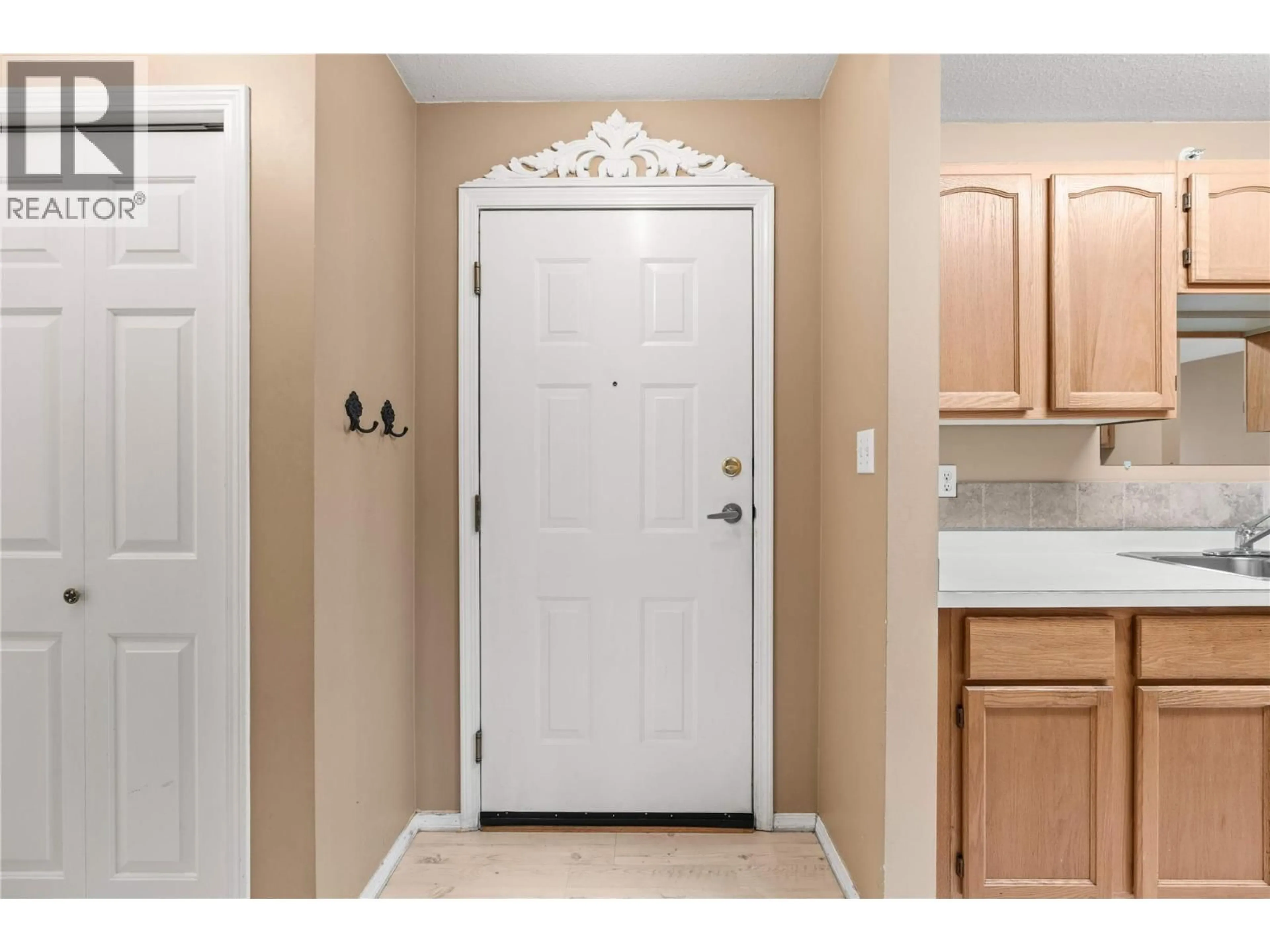 Indoor entryway for 206 - 2435 PLEASANT VALLEY ROAD, Armstrong British Columbia V4Y2A3
