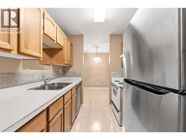 206 - 2435 PLEASANT VALLEY ROAD, Armstrong 5