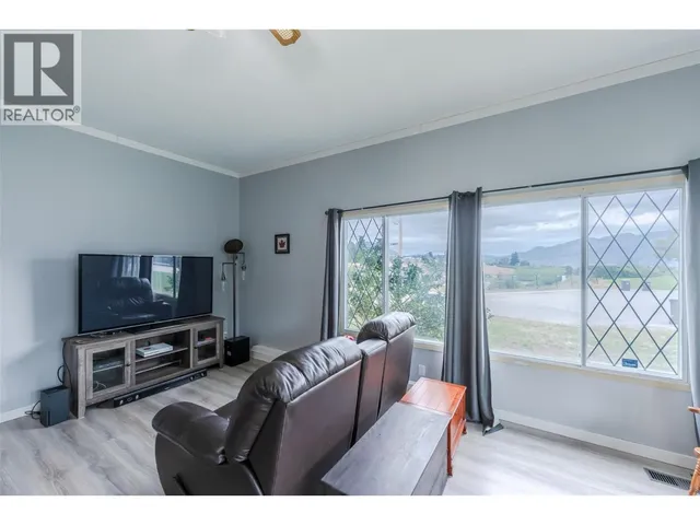 7503 HOWIS CRESCENT, Summerland 5