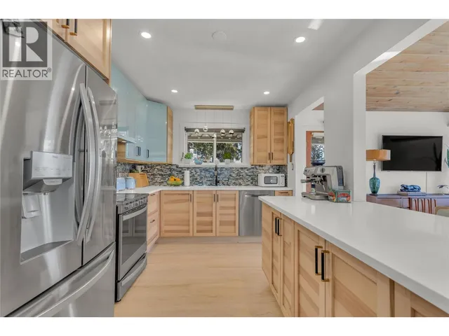 3991 DESERT PINES AVENUE, Peachland 2