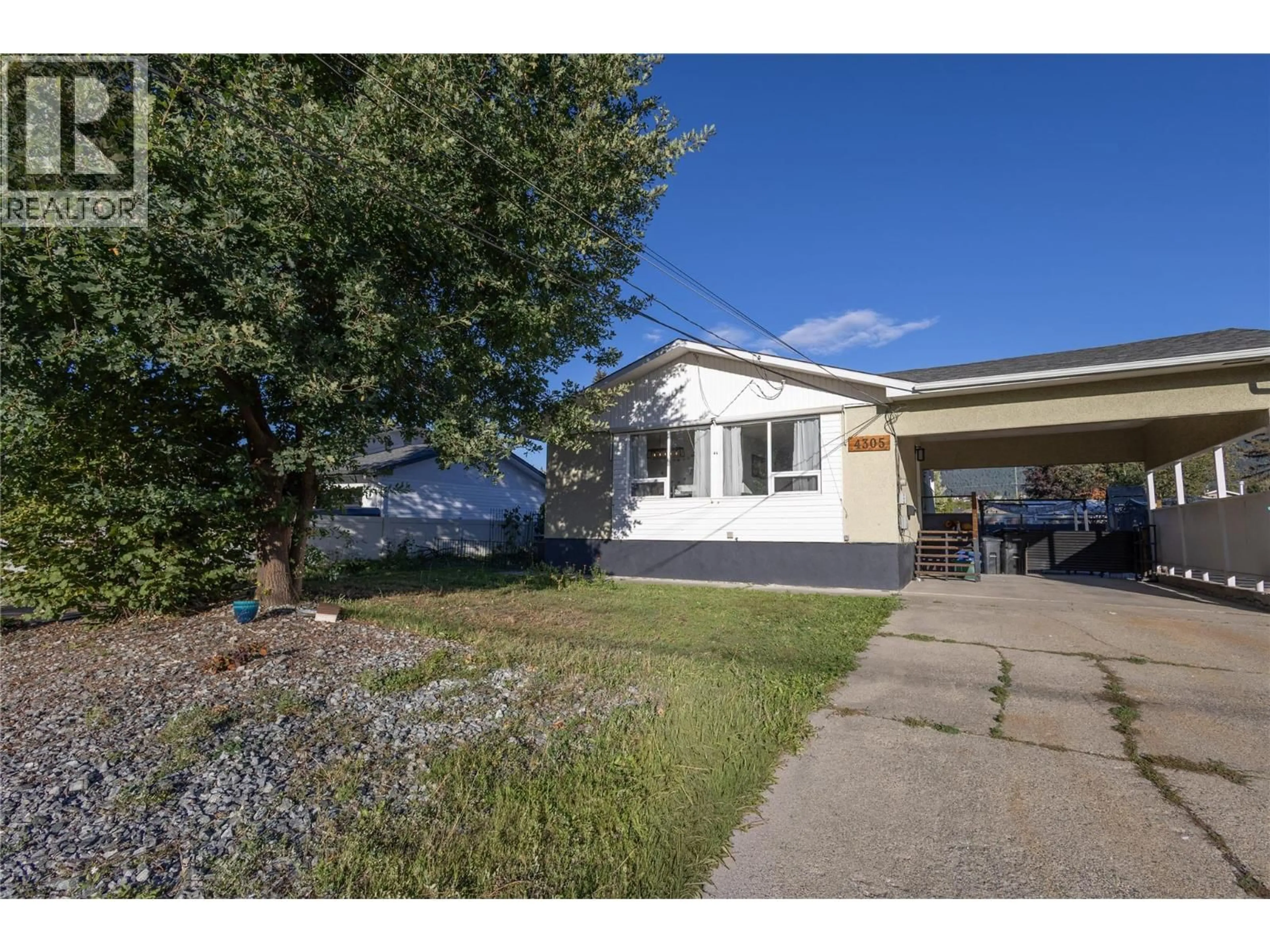 A pic from outside/outdoor area/front of a property/back of a property/a pic from drone, street for 4305 24 STREET, Vernon British Columbia V1T4N9