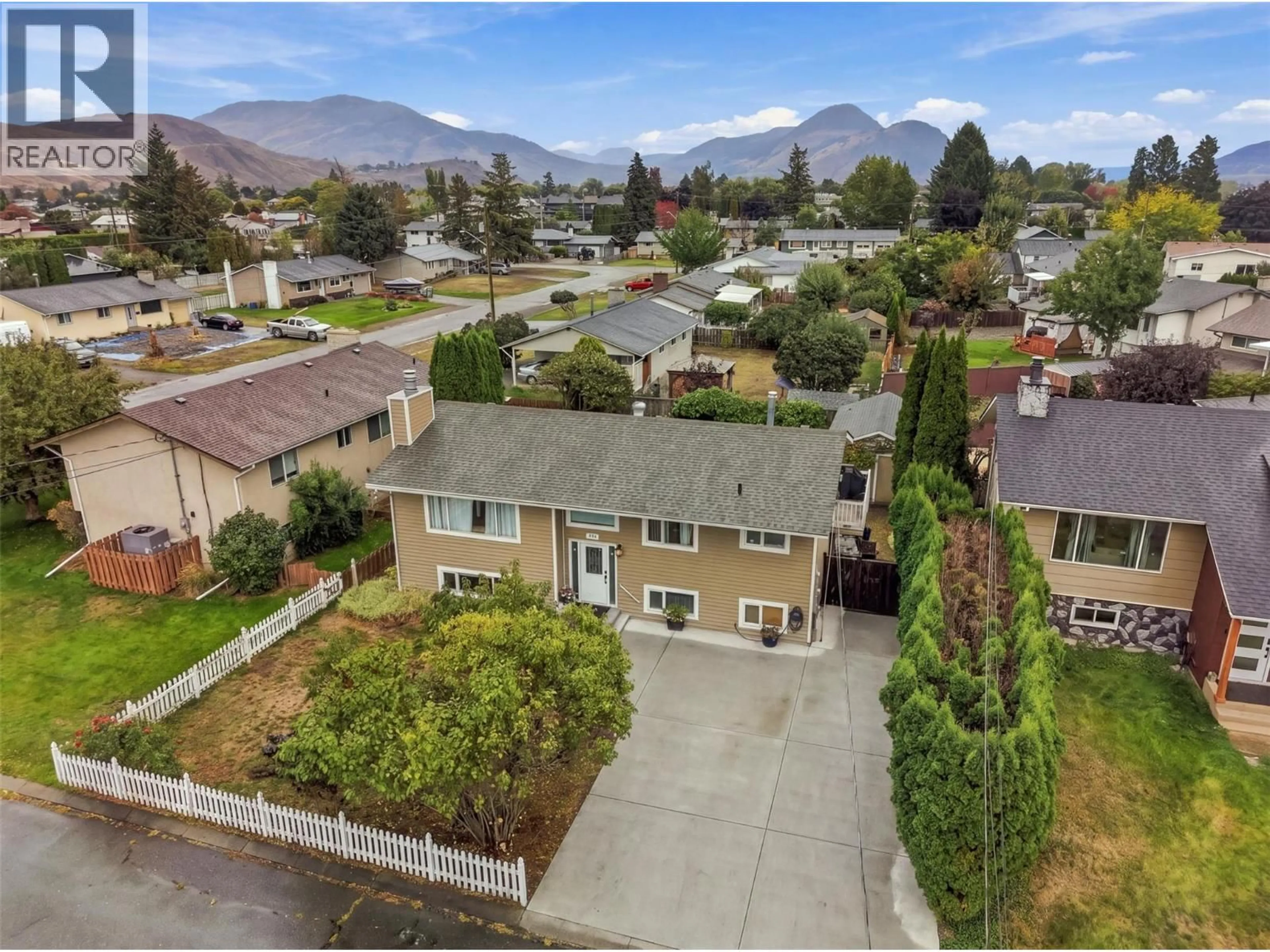 A pic from outside/outdoor area/front of a property/back of a property/a pic from drone, mountain view for 723 MOODY PLACE, Kamloops British Columbia V2B8B1