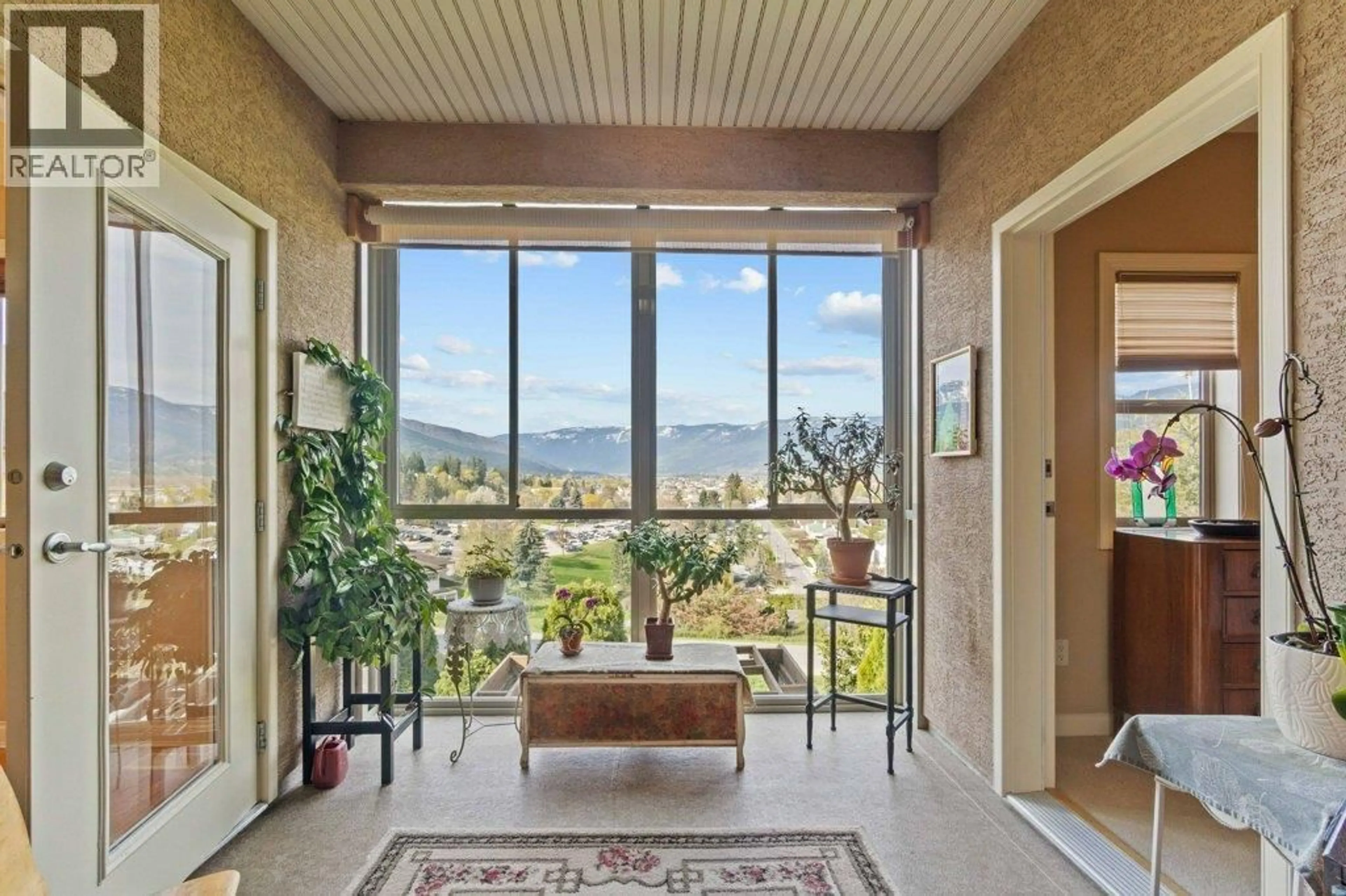 Indoor entryway for 7 - 881 16 STREET NORTHEAST, Salmon Arm British Columbia V1E3L5