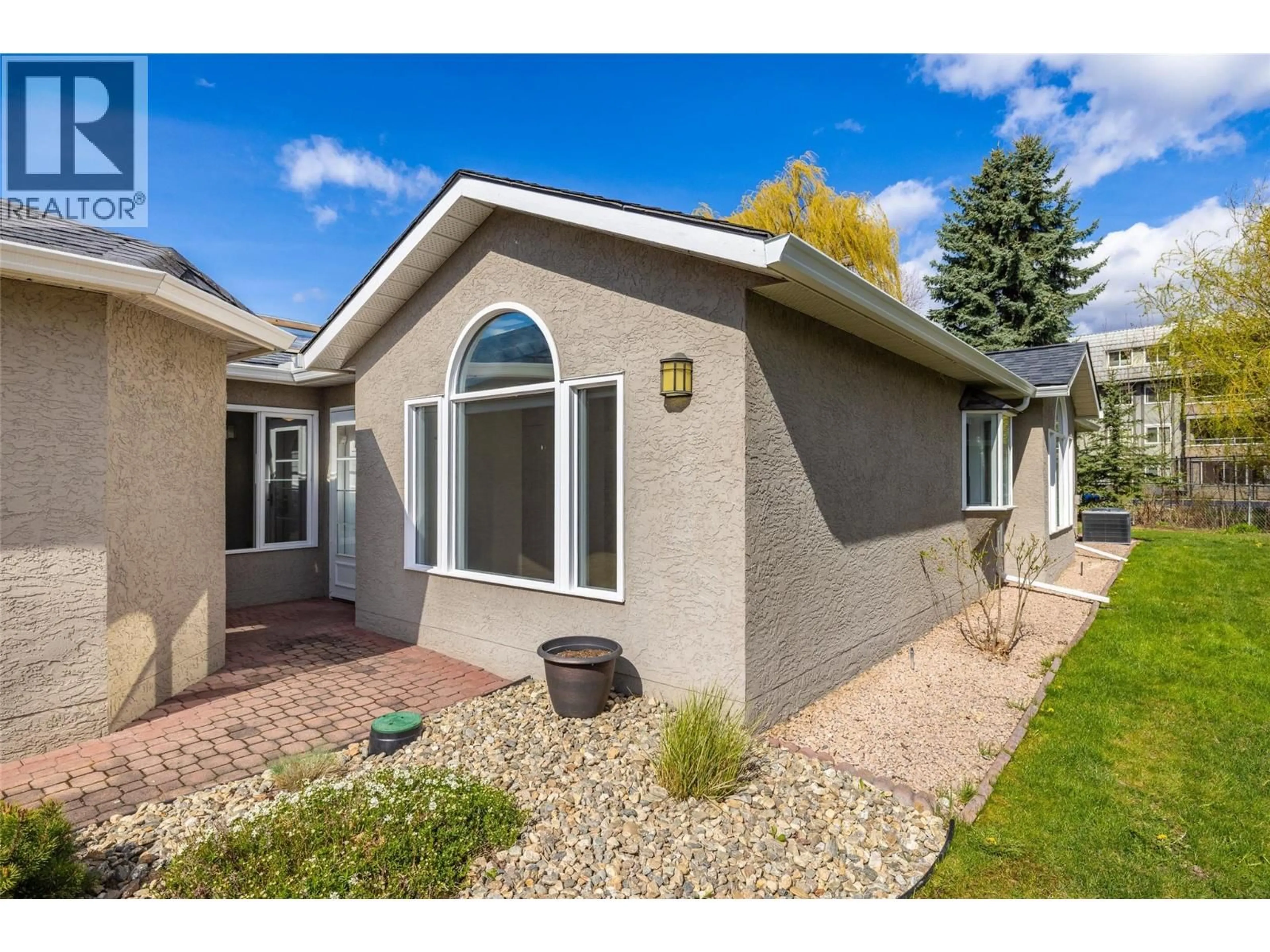 Home with vinyl exterior material, street for 28 - 1020 LANFRANCO ROAD, Kelowna British Columbia V1W3W6