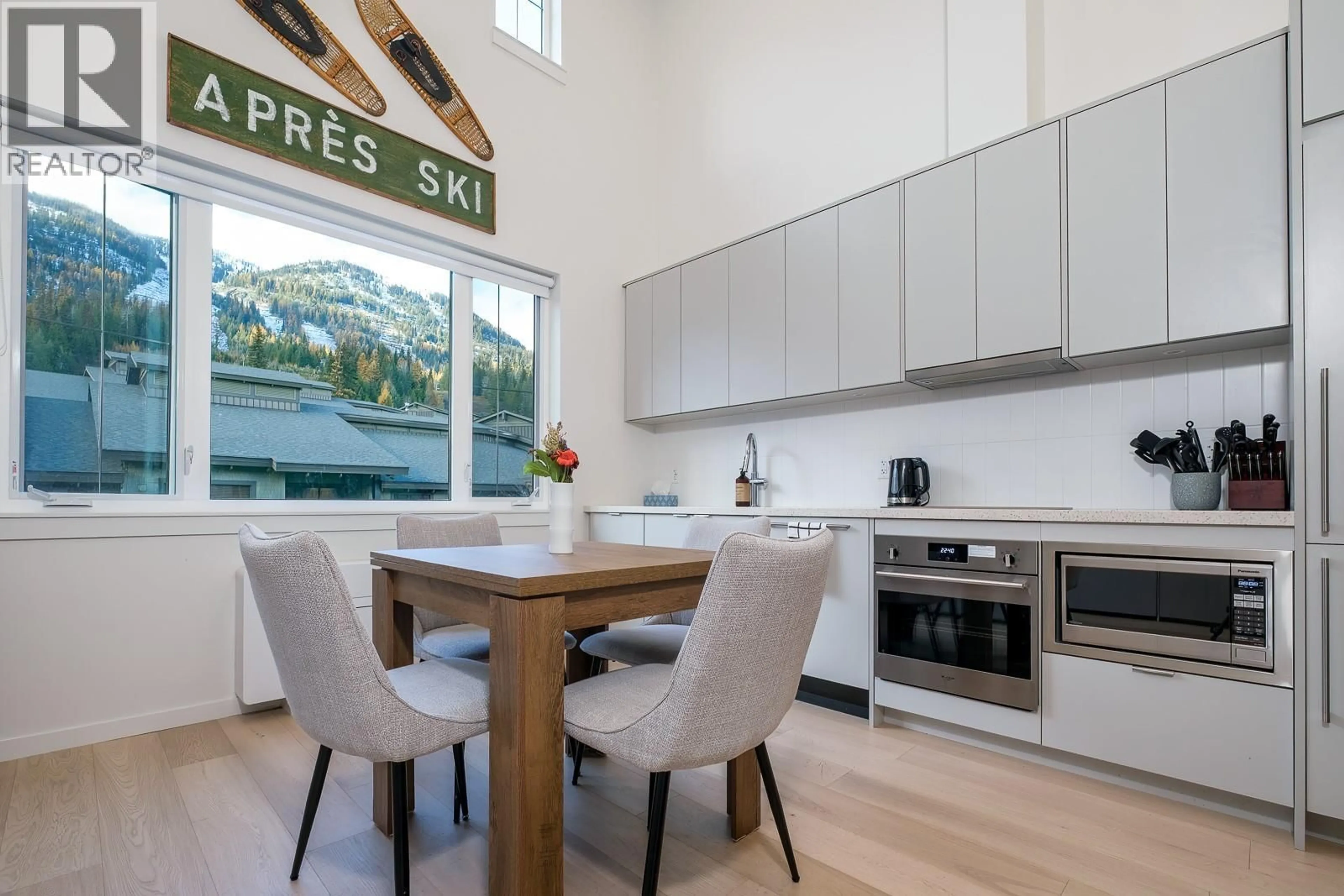 Contemporary kitchen, unknown for 405 - 4280 RED MOUNTAIN ROAD, Rossland British Columbia V0G1Y0