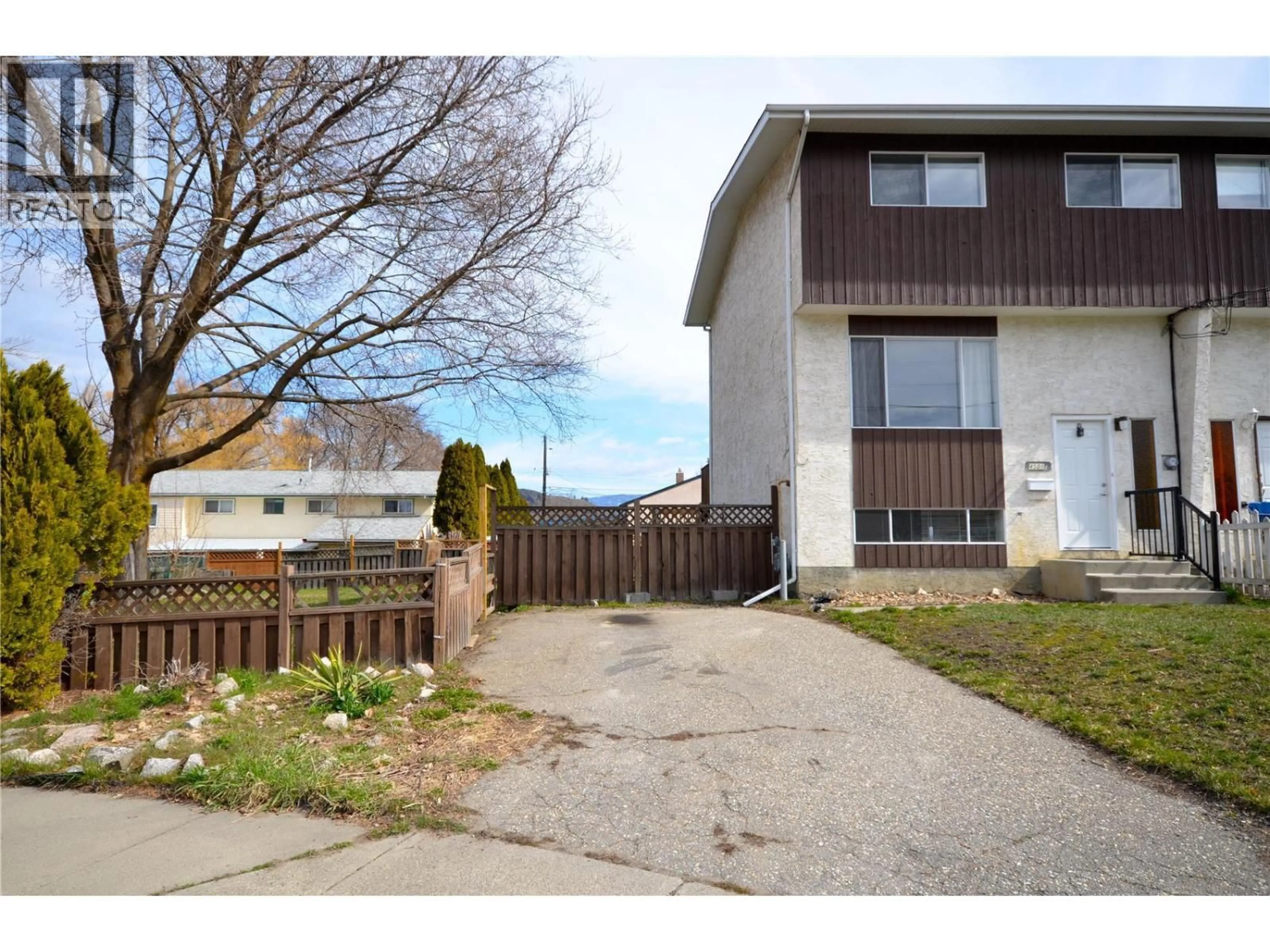 A pic from outside/outdoor area/front of a property/back of a property/a pic from drone, street for 4501B 15 AVENUE, Vernon British Columbia V1T6Y1