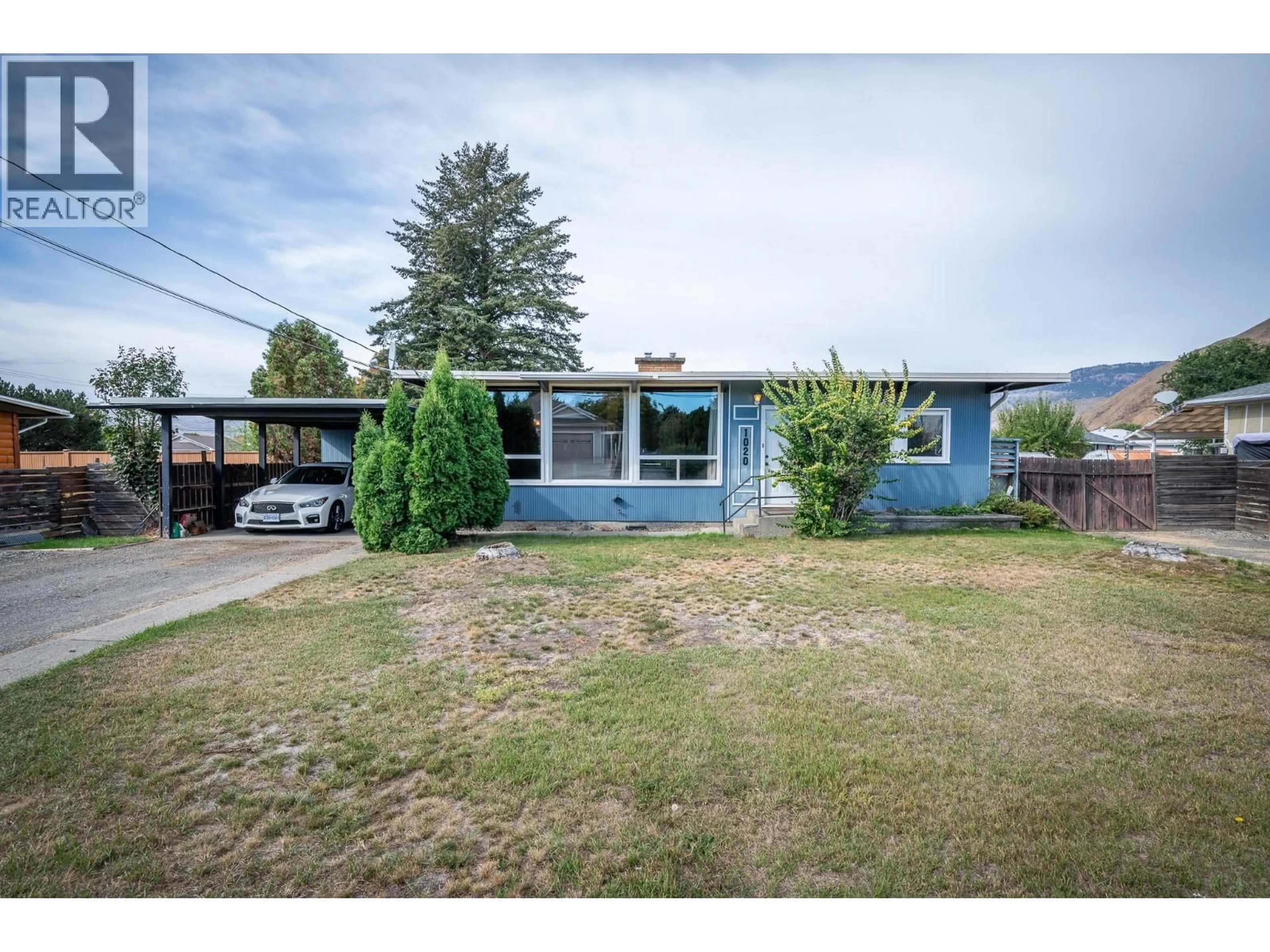 A pic from outside/outdoor area/front of a property/back of a property/a pic from drone, street for 1020 SOUTHILL STREET, Kamloops British Columbia V2B5M3
