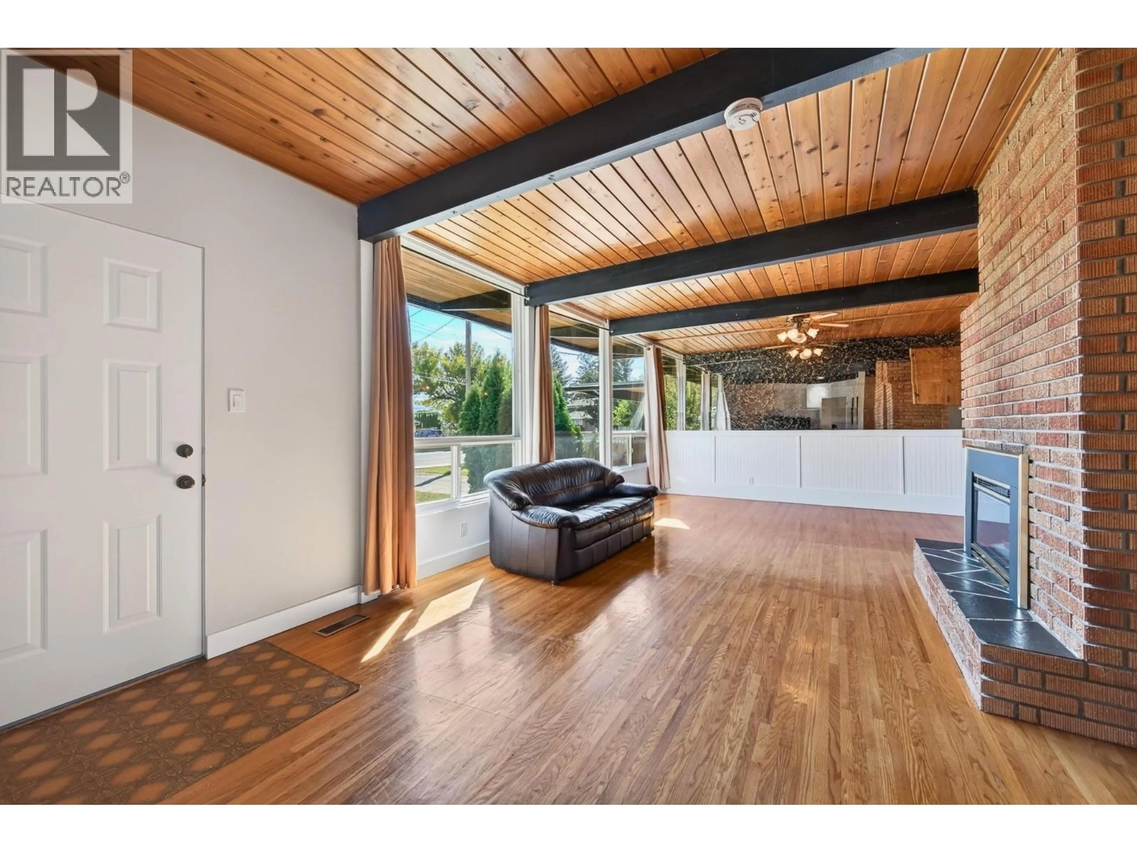 Indoor entryway for 1020 SOUTHILL STREET, Kamloops British Columbia V2B5M3