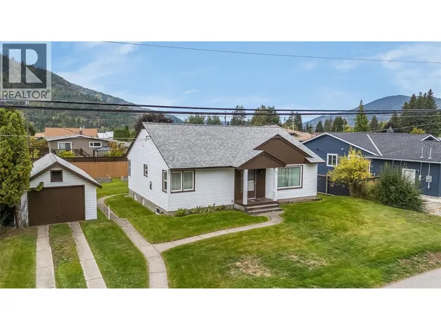 735 10TH AVENUE, Montrose 3