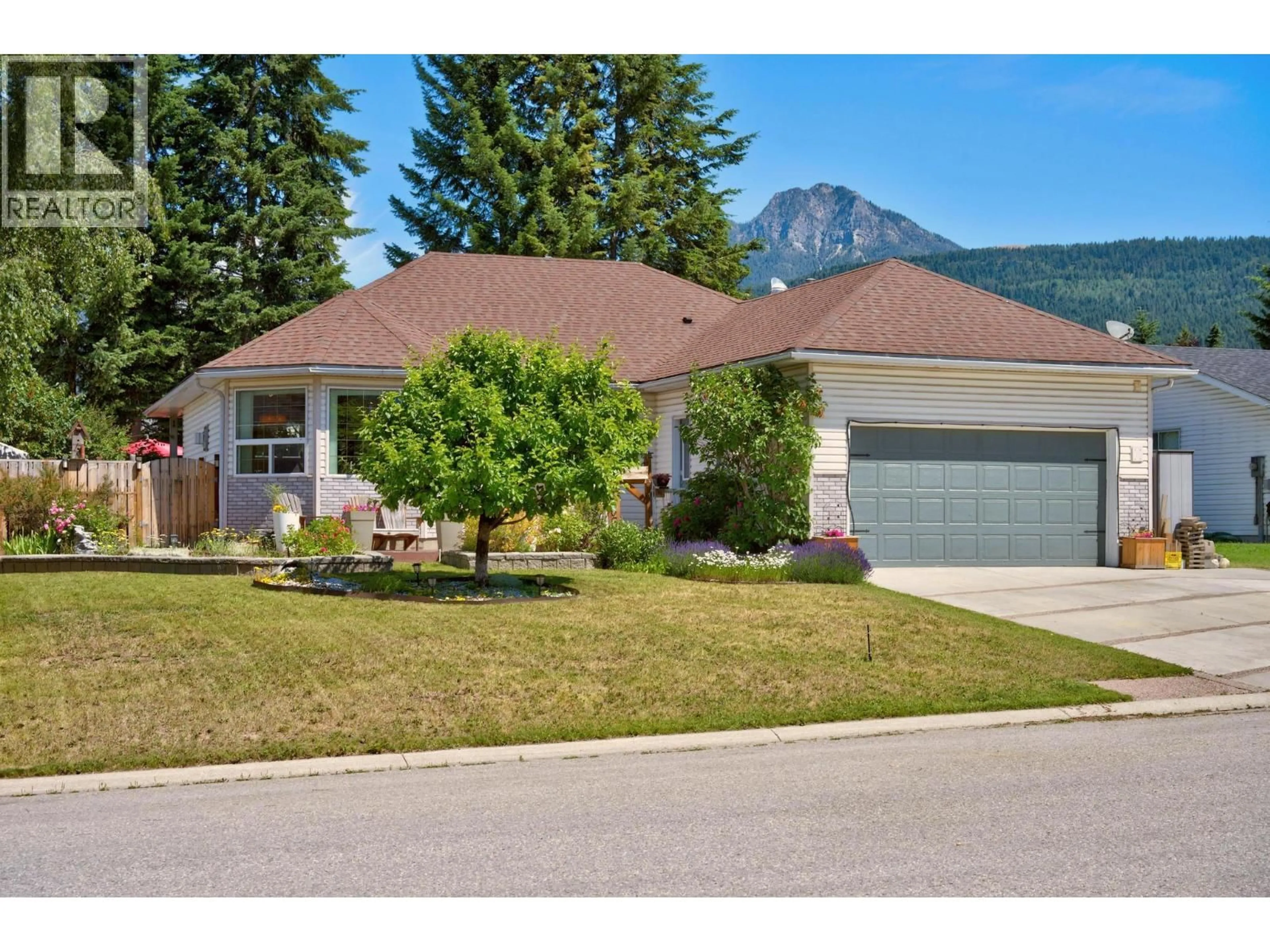 Home with vinyl exterior material, mountain view for 1505 CEDAR STREET, Golden British Columbia V0A1H6