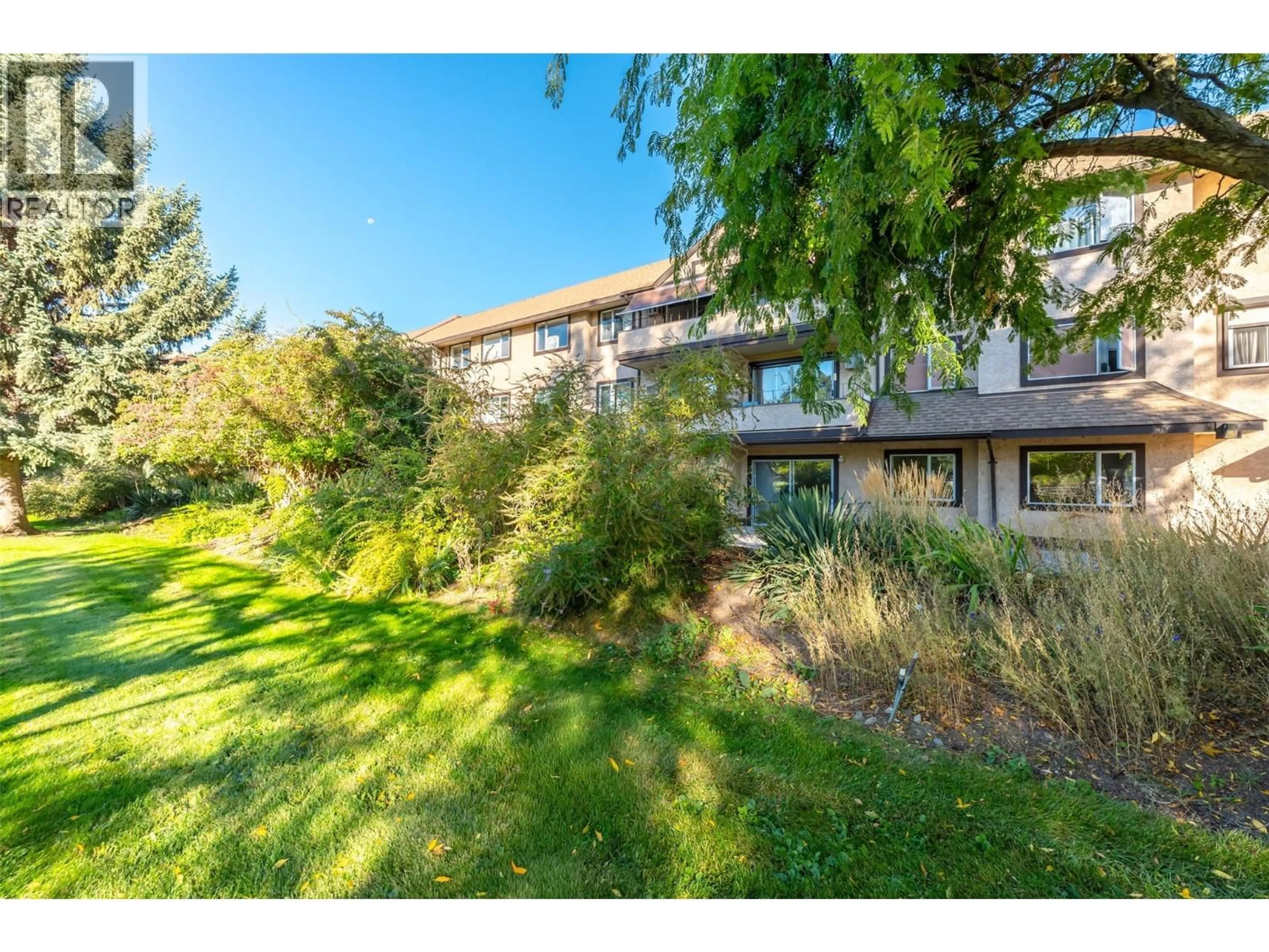 A pic from outside/outdoor area/front of a property/back of a property/a pic from drone, water/lake/river/ocean view for 107 - 337 MCKINNEY ROAD, Oliver British Columbia V0H1T3