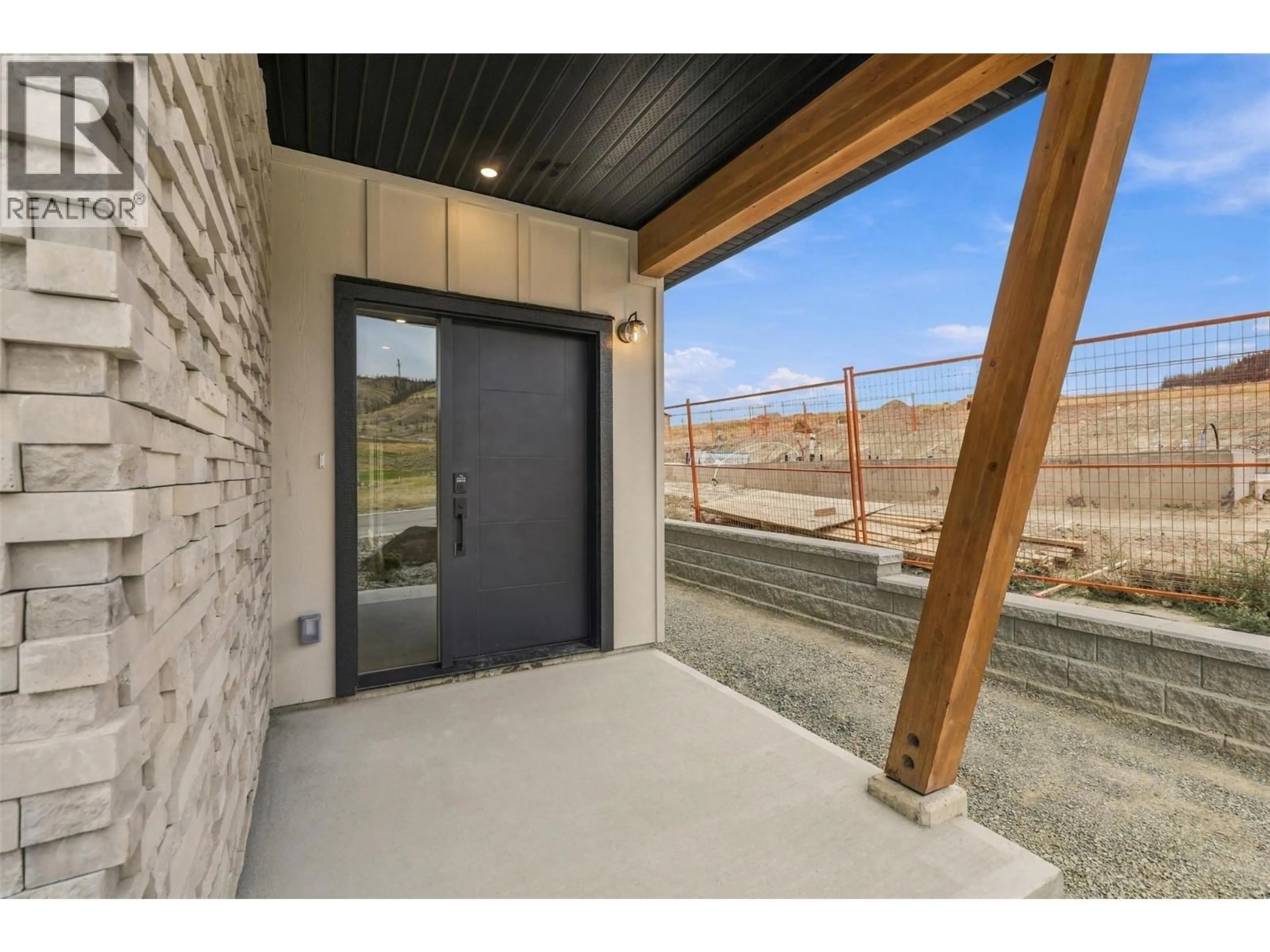 Indoor entryway for 411 - 38 RUE CHEVAL NOIR OTHER, Kamloops British Columbia V1S0G4