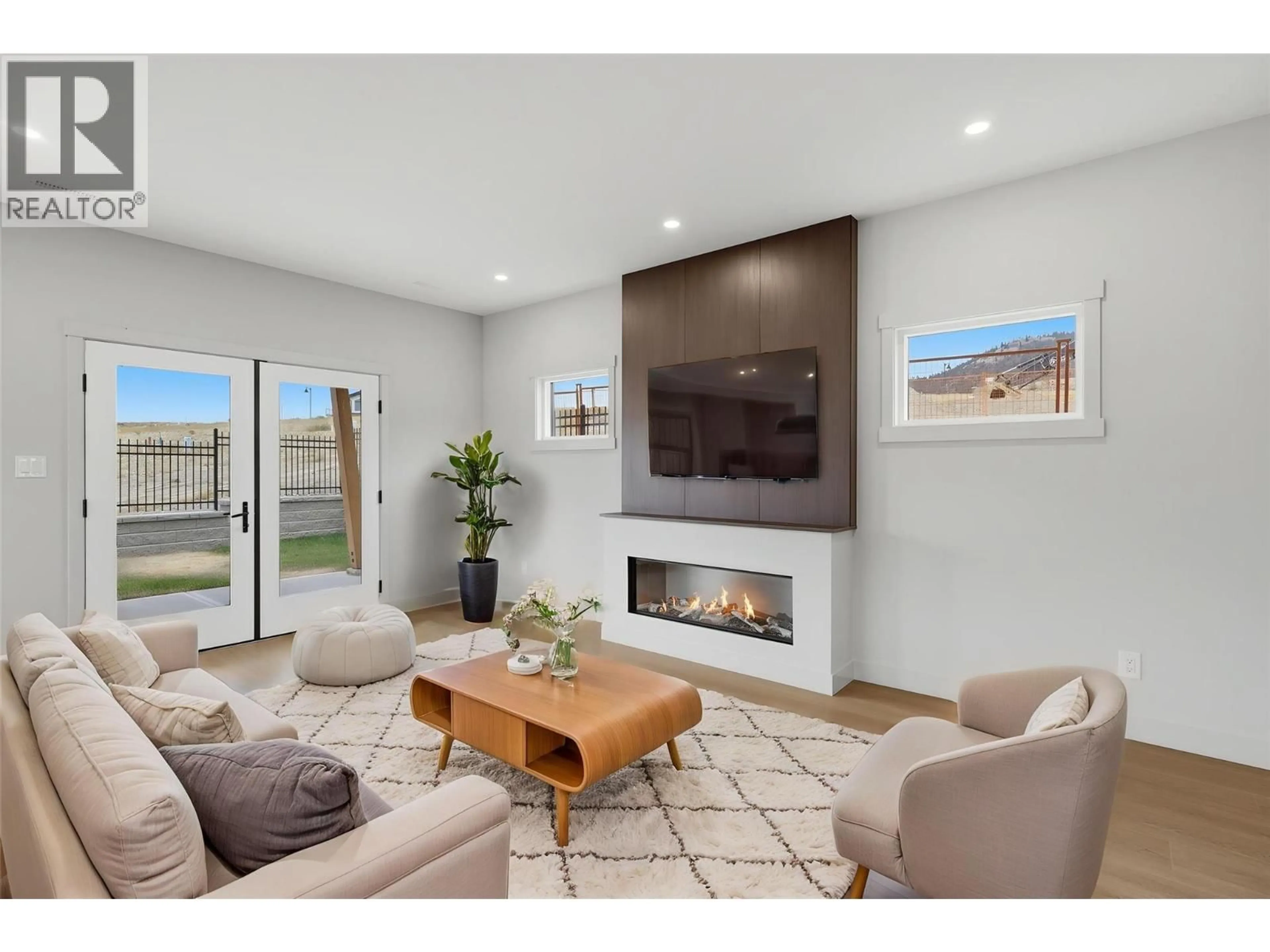 Living room with furniture, unknown for 411 - 38 RUE CHEVAL NOIR OTHER, Kamloops British Columbia V1S0G4