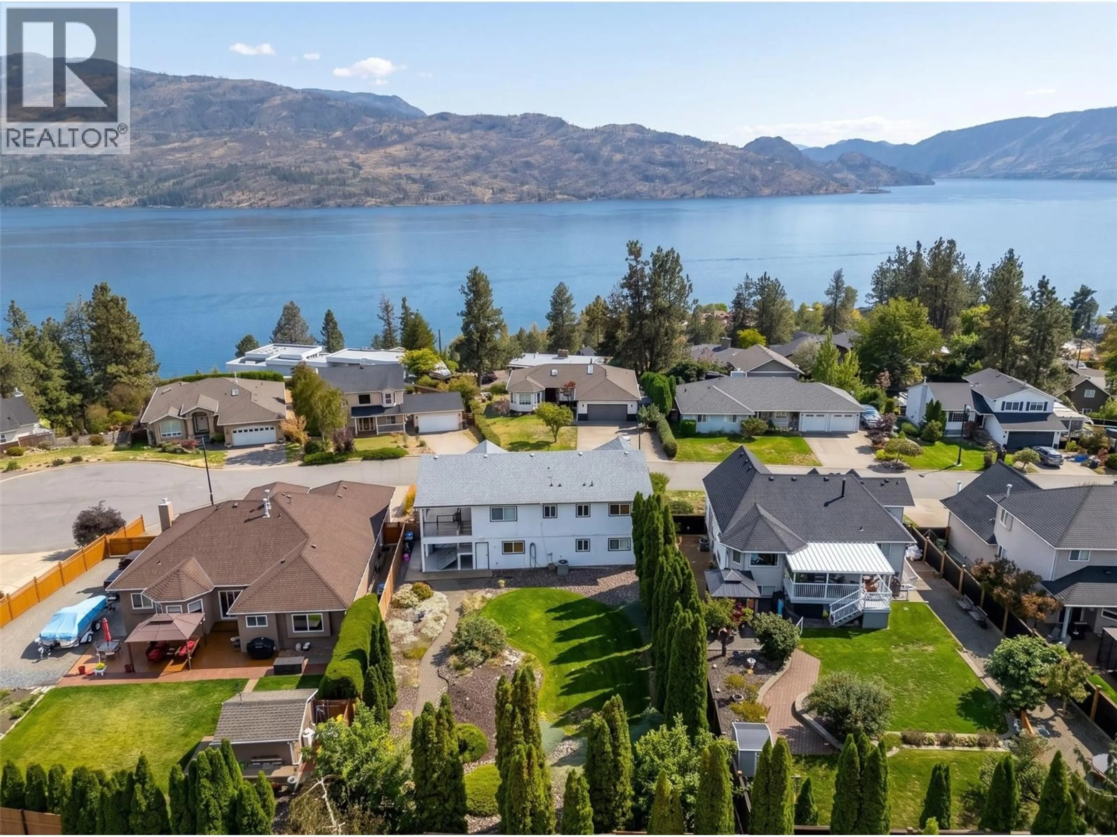 A pic from outside/outdoor area/front of a property/back of a property/a pic from drone, water/lake/river/ocean view for 3608 LEVER COURT, Peachland British Columbia V0H1X2
