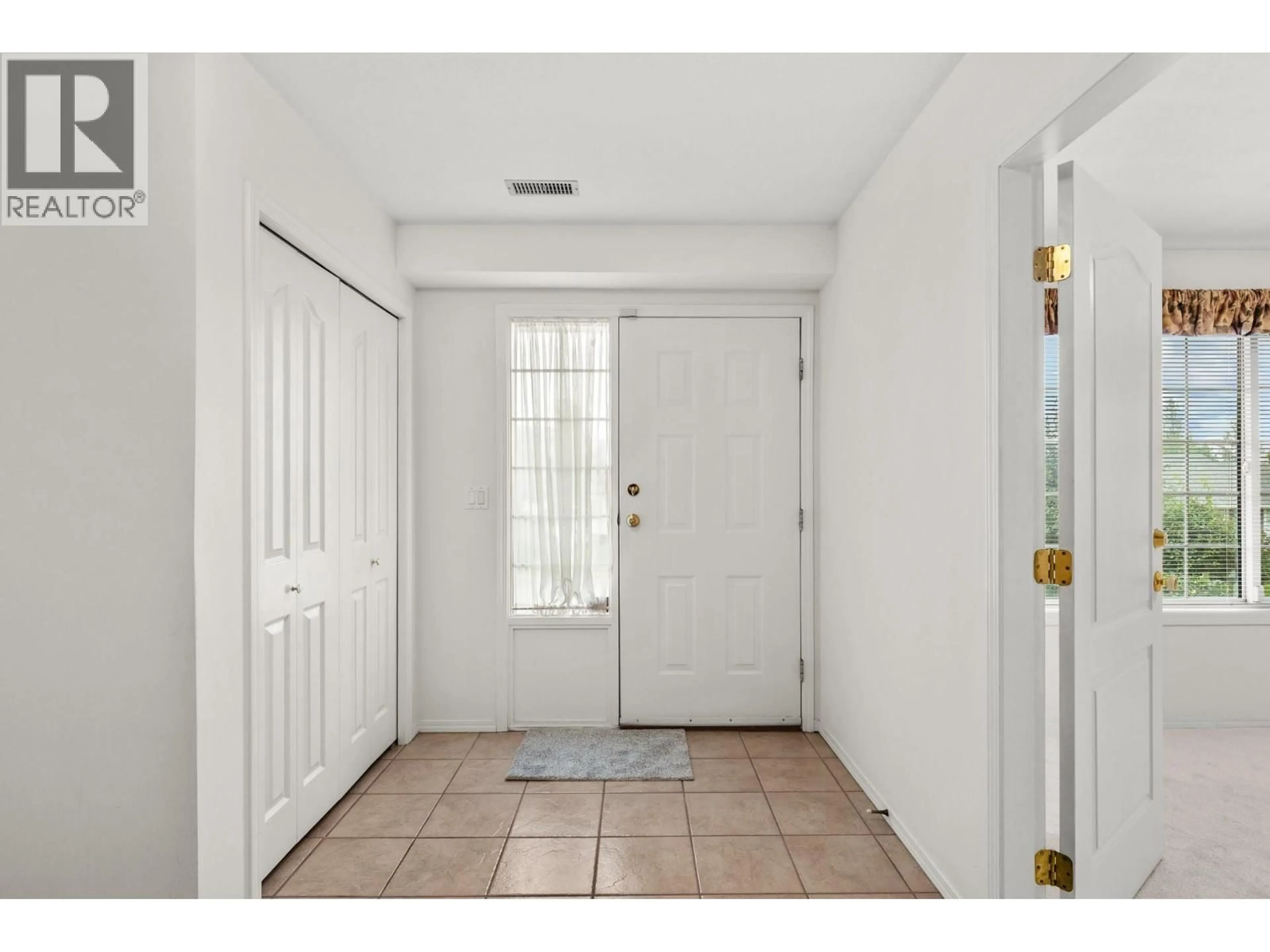 Indoor entryway for 3608 LEVER COURT, Peachland British Columbia V0H1X2