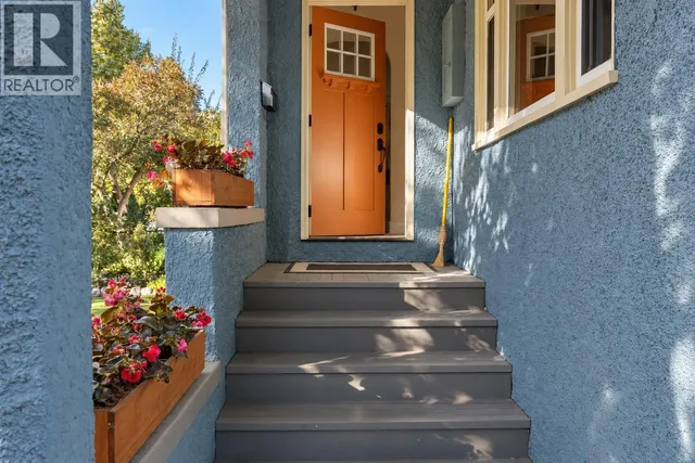 2071 ABBOTT STREET, Kelowna 3
