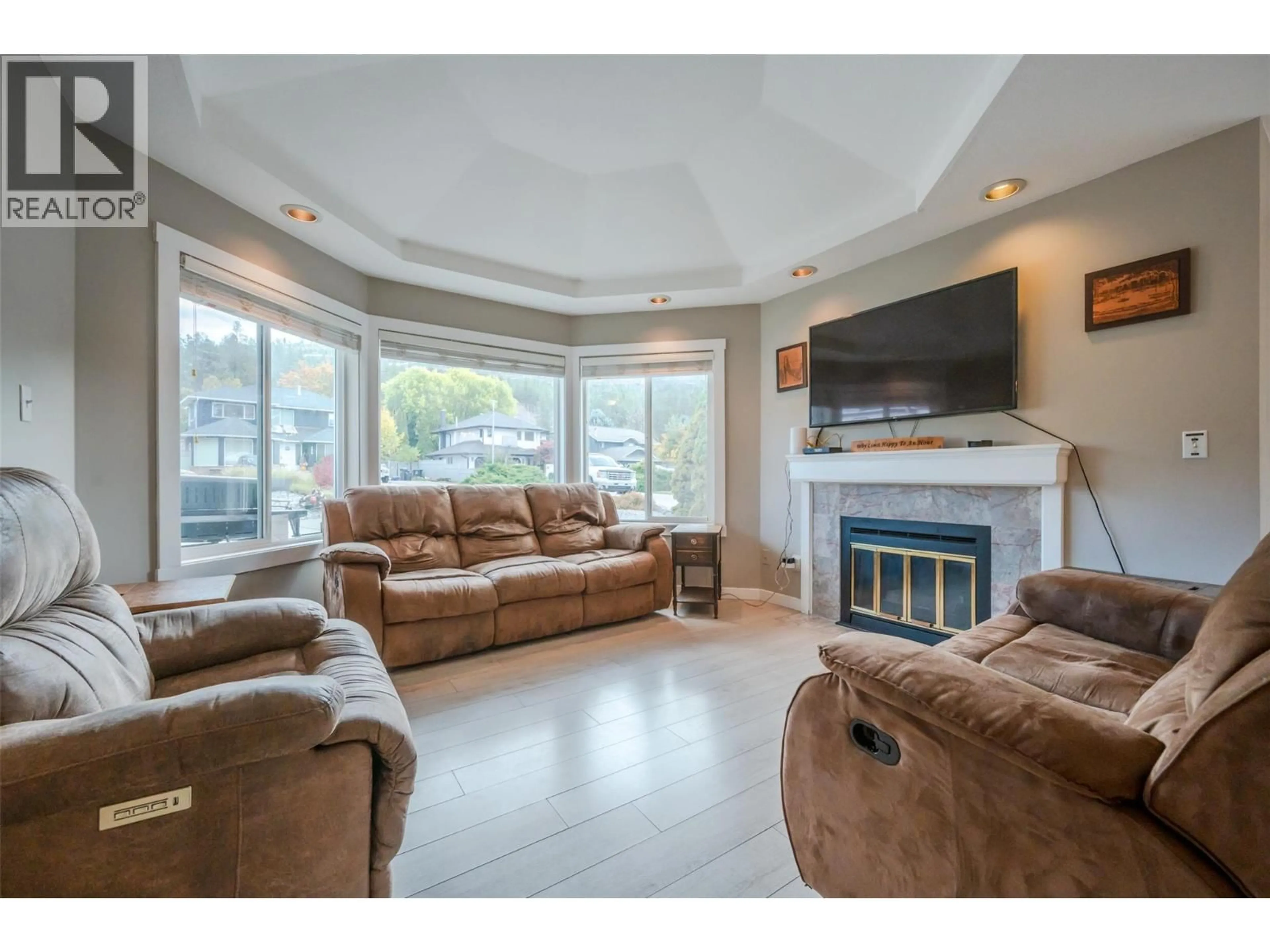 Living room with furniture, unknown for 138 EVERGREEN CRESCENT, Penticton British Columbia V2A7Y5