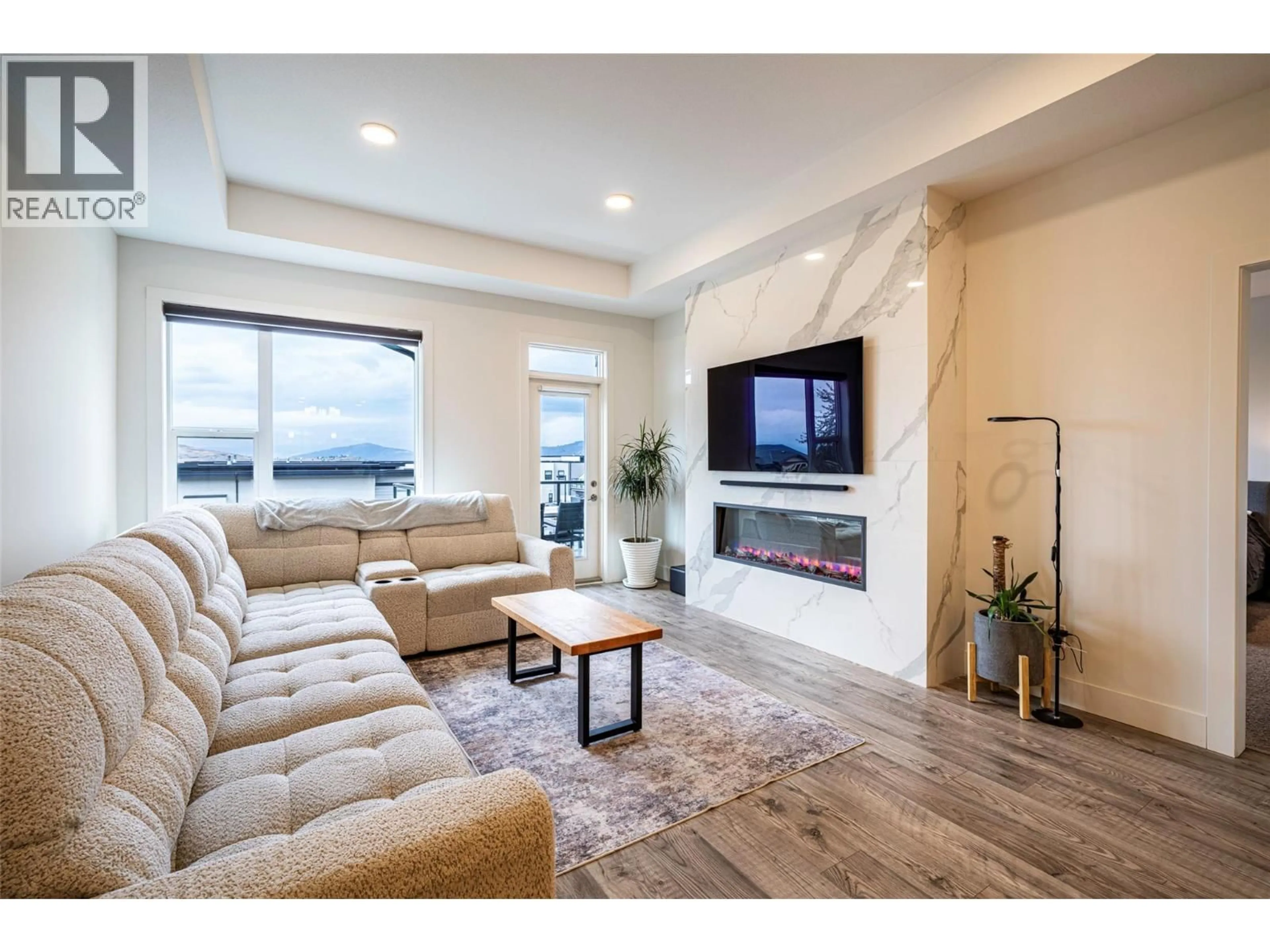Living room with furniture, unknown for 881 MT.IDA DRIVE, Vernon British Columbia V1B4G1