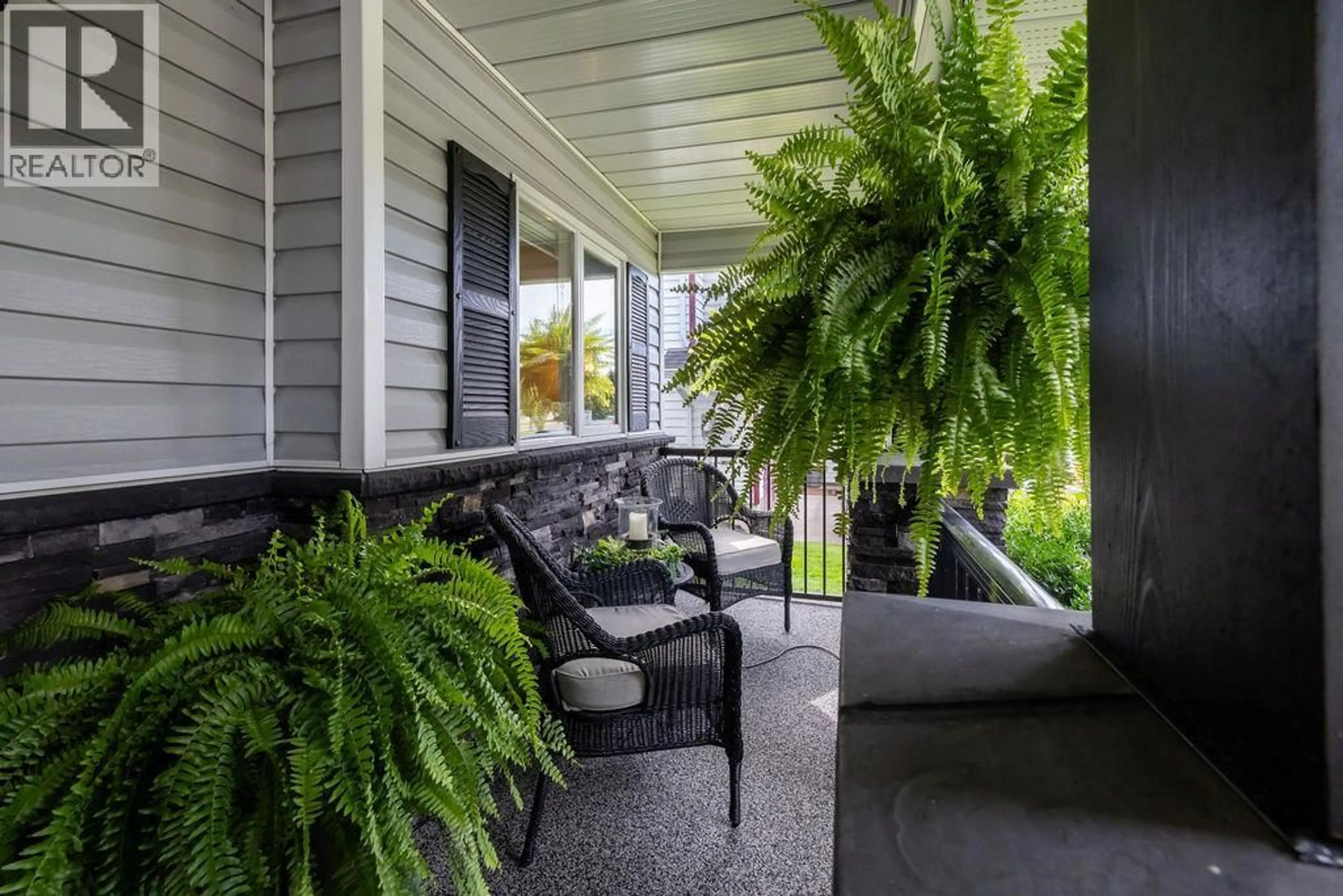 Patio, street for 1931 TINNISWOOD COURT, Kamloops British Columbia V2E2K5