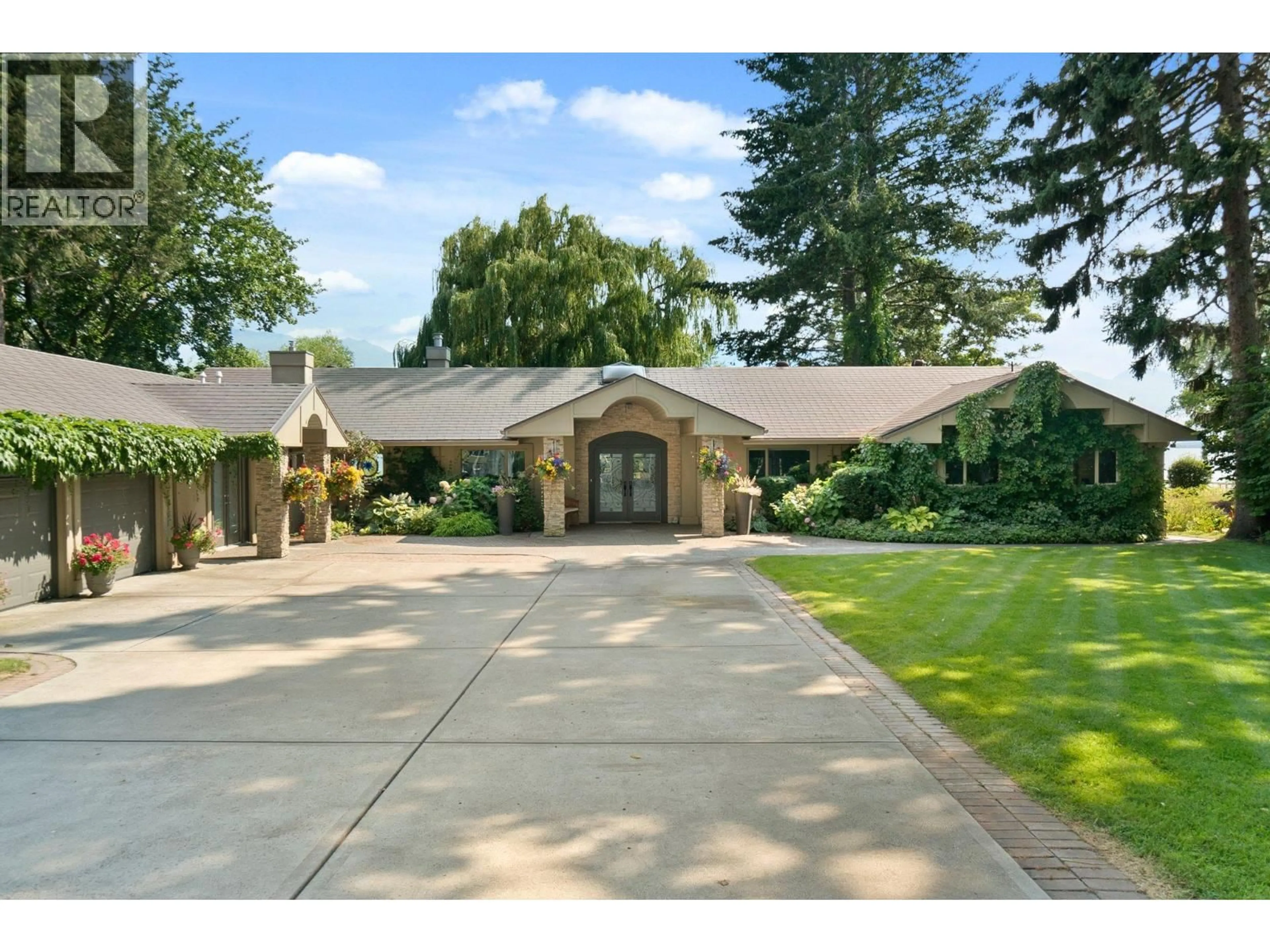 Indoor foyer for 1865 JENNENS ROAD, West Kelowna British Columbia V4T2C9