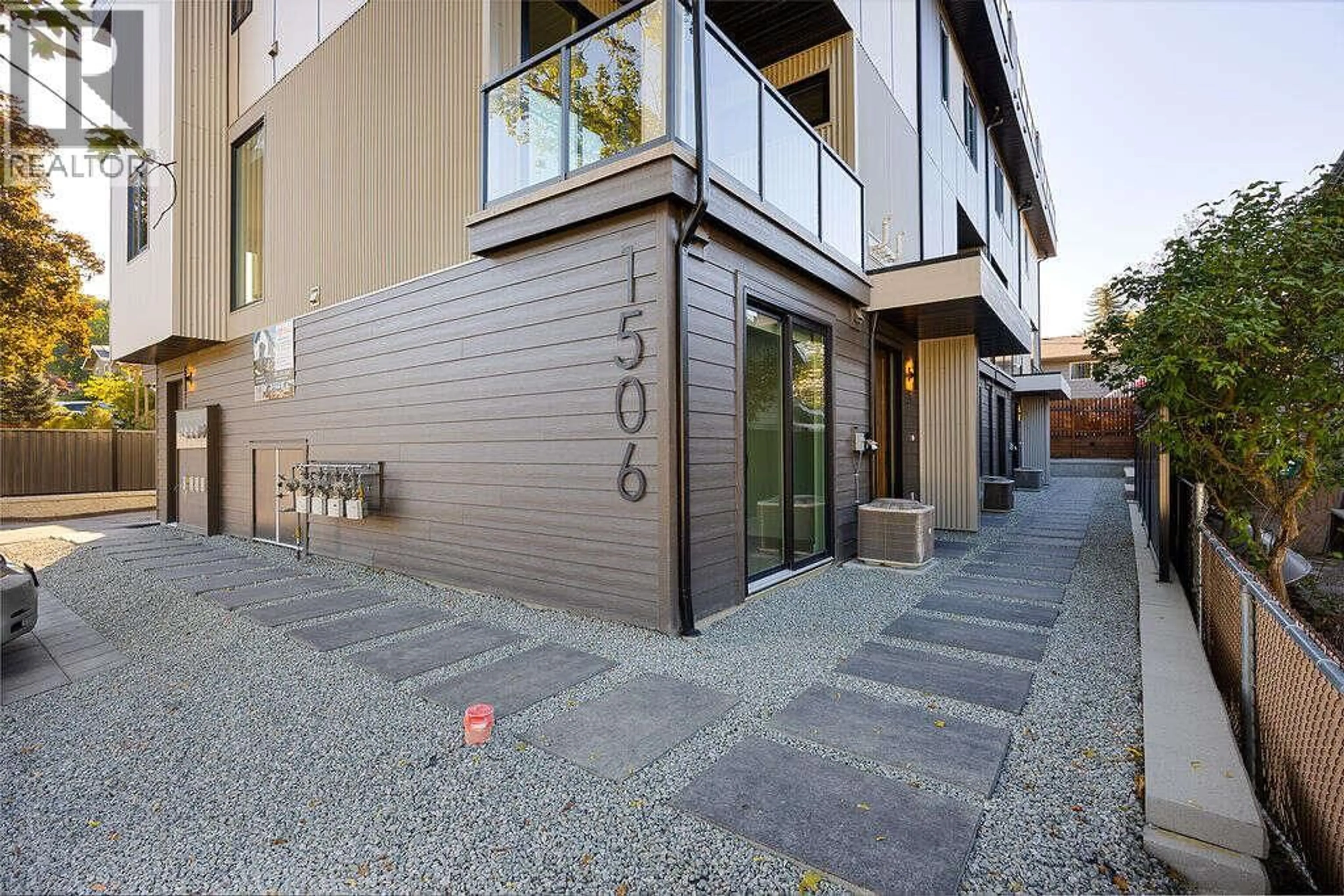 Patio, street for 1 - 1506 39A AVENUE, Vernon British Columbia V1Y7N2