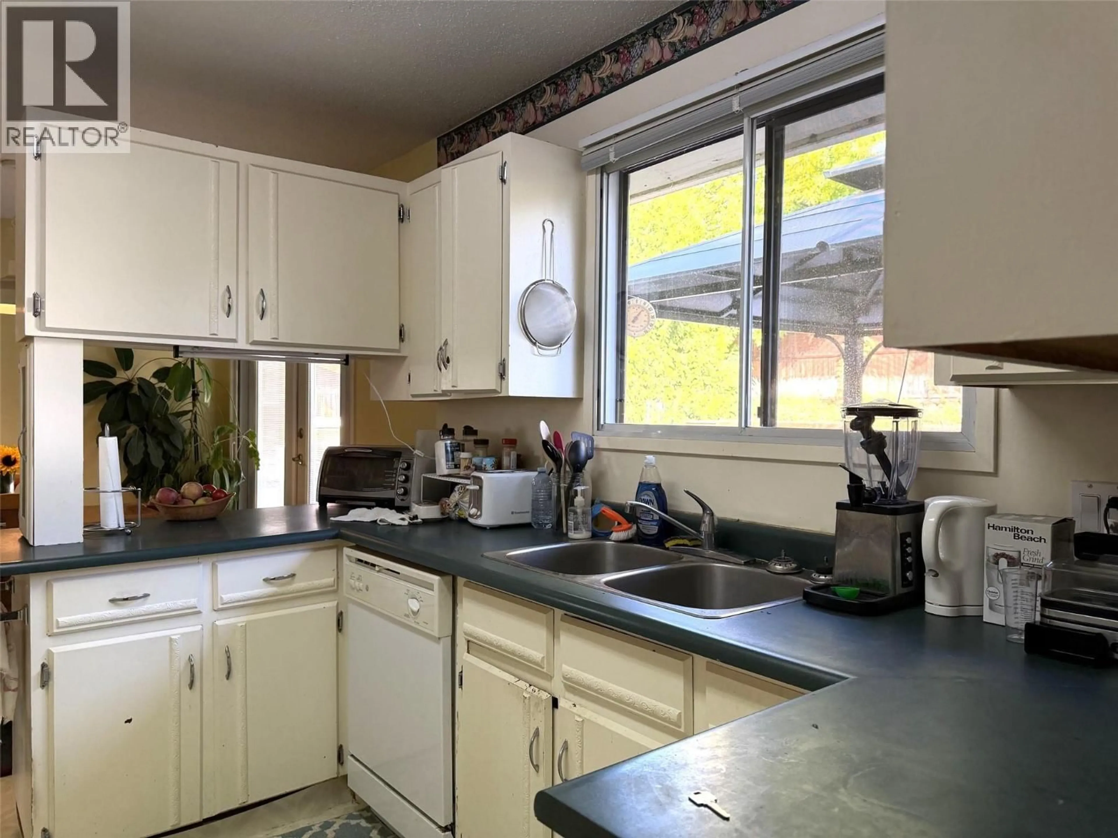 Standard kitchen, unknown for 2490 SMID ROAD, West Kelowna British Columbia V4T1P1