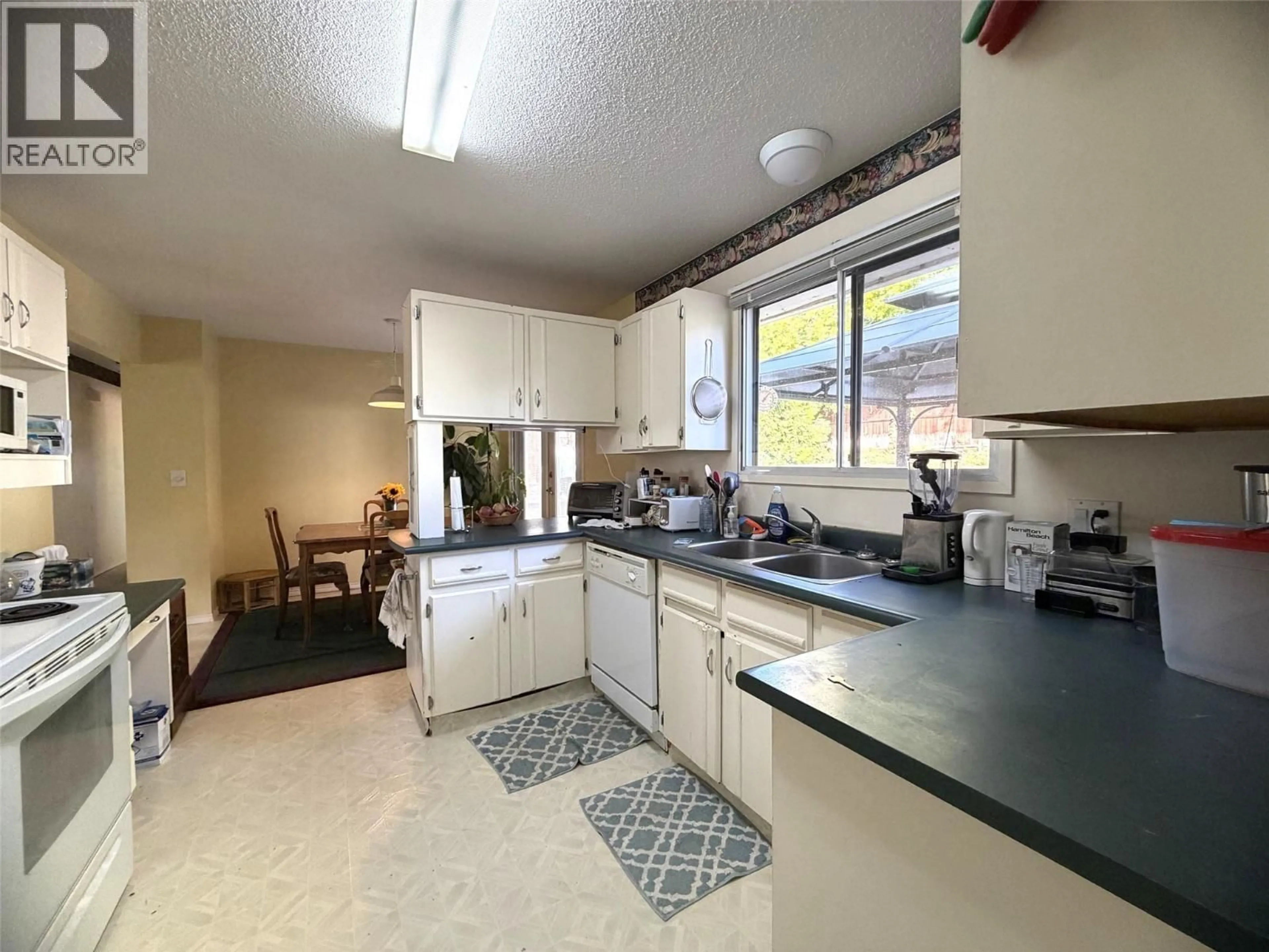 Standard kitchen, unknown for 2490 SMID ROAD, West Kelowna British Columbia V4T1P1