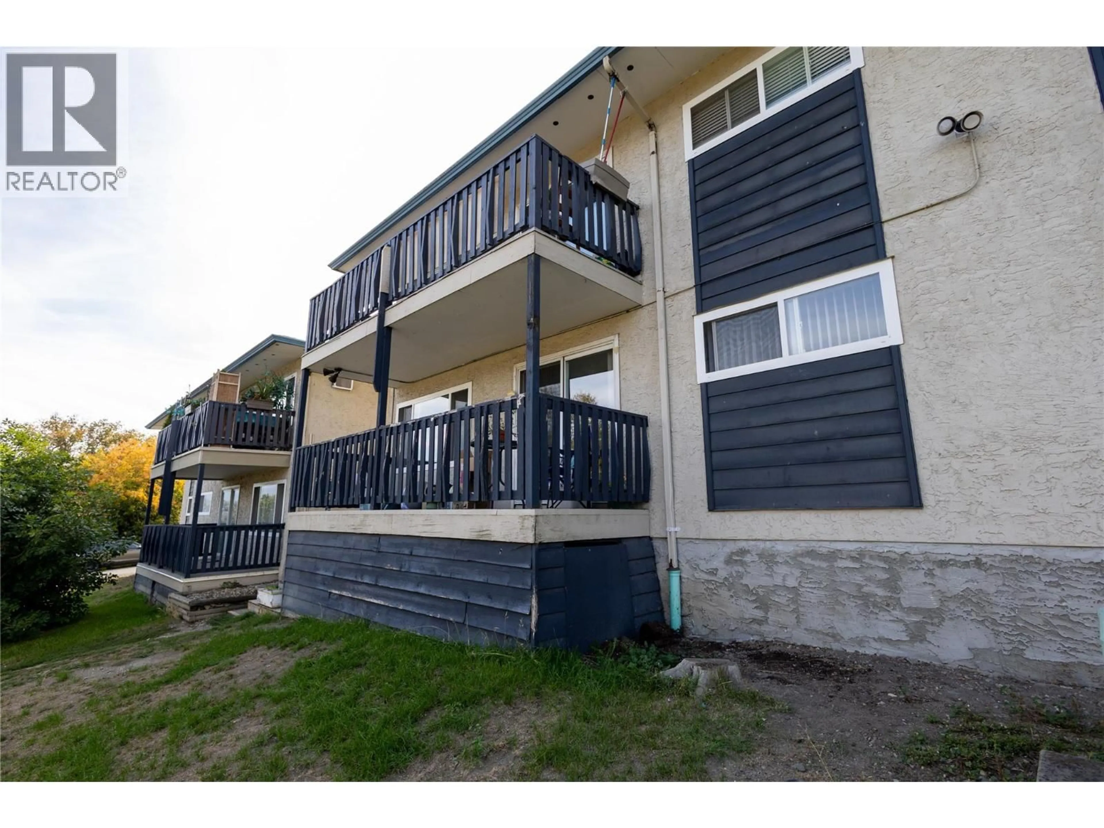 Patio, building for 129 - 3505 38 STREET, Vernon British Columbia V1T9B3