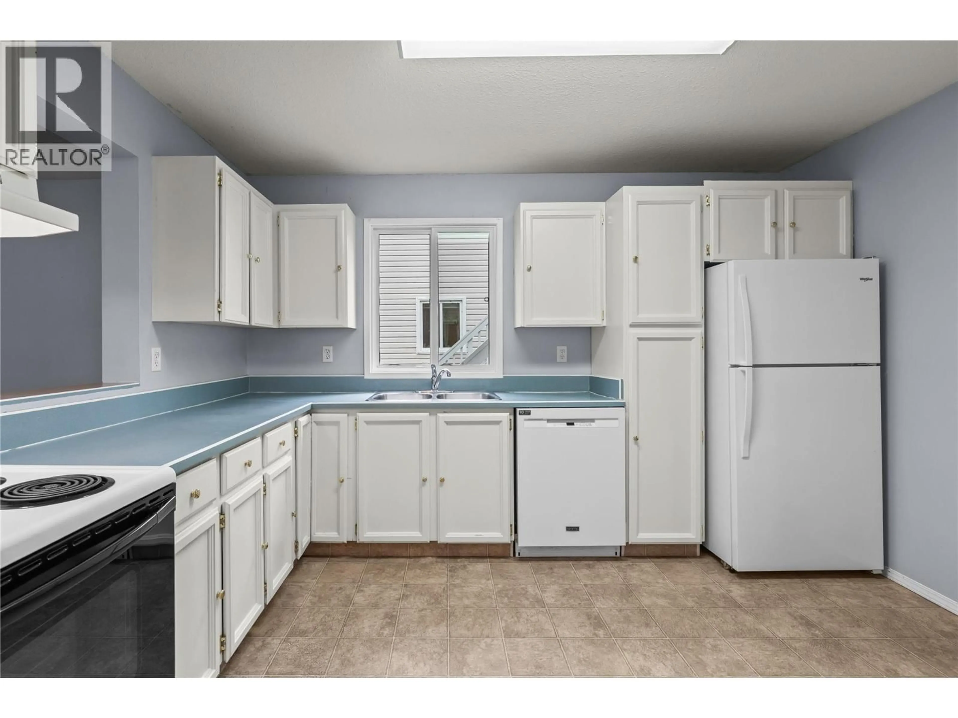 Standard kitchen, unknown for 6 - 3000 RICHTER STREET, Kelowna British Columbia V1Y8M5