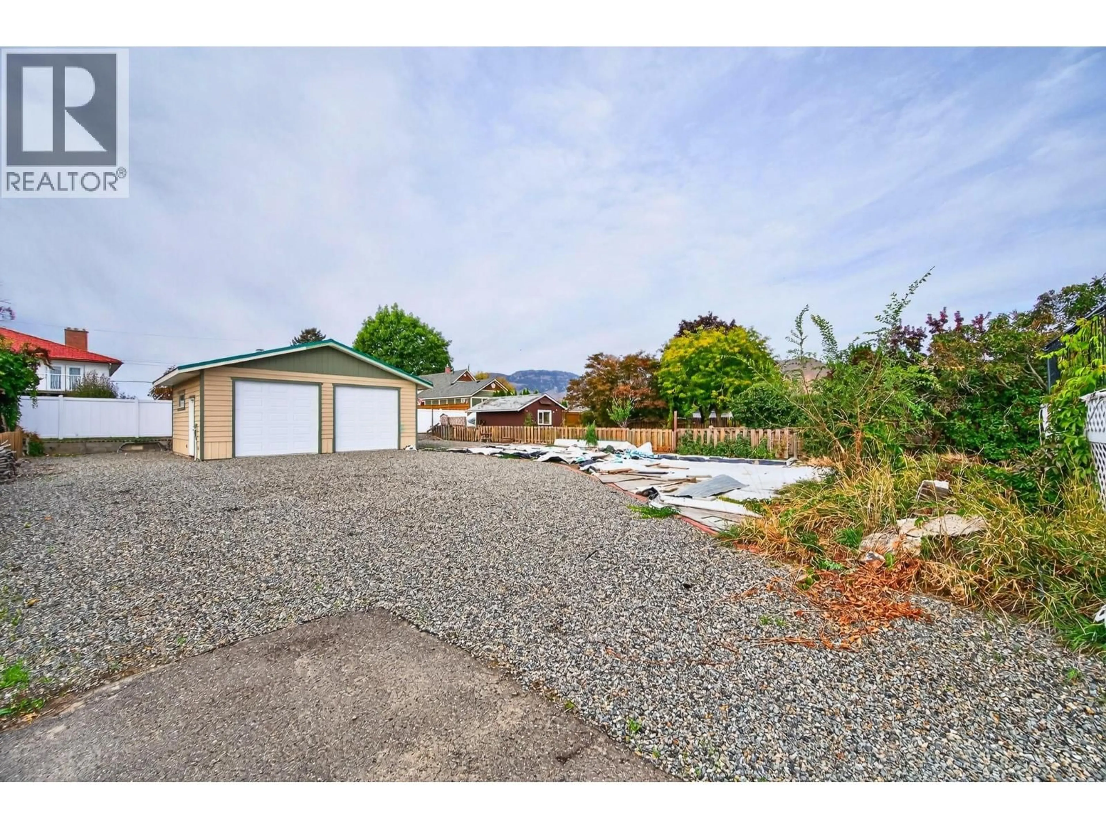 A pic from outside/outdoor area/front of a property/back of a property/a pic from drone, unknown for 828 MCBRIDE STREET, Kamloops British Columbia V2B5S3