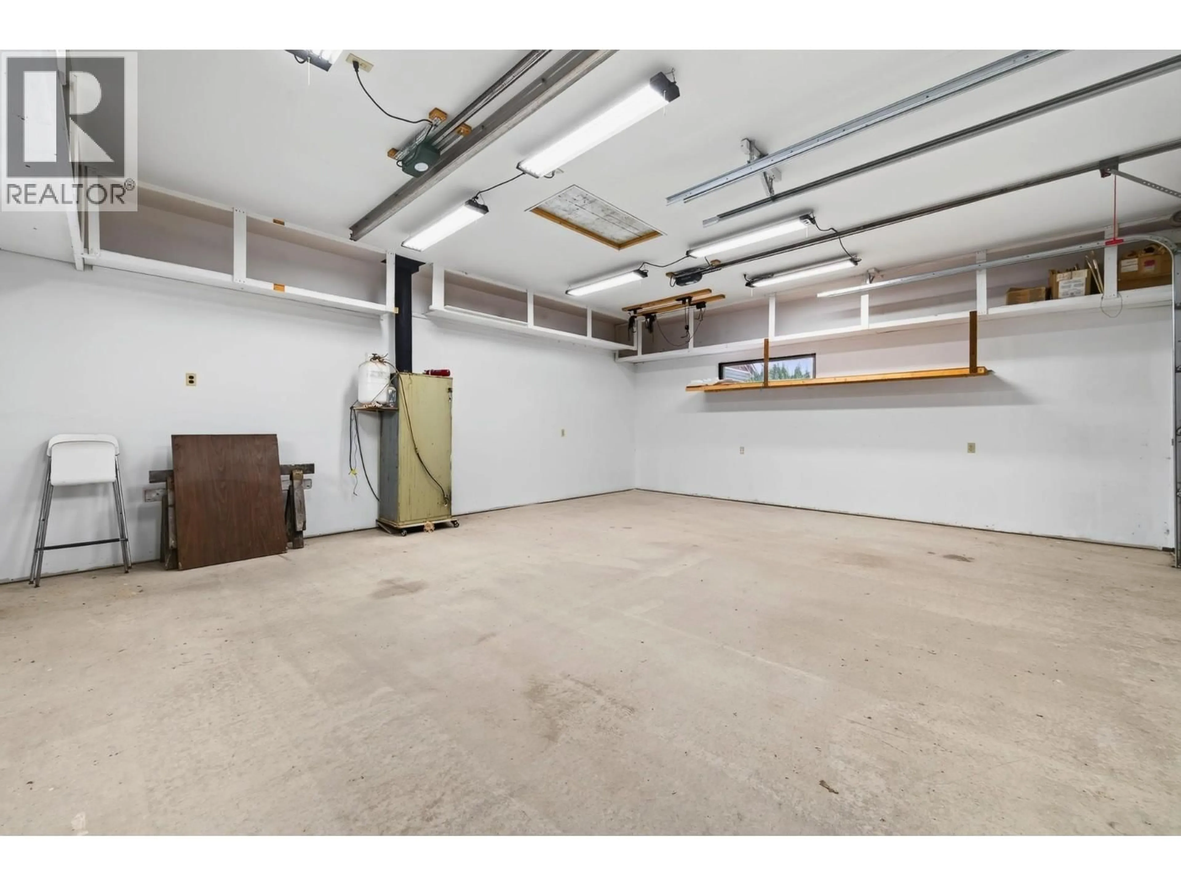 Indoor garage for 828 MCBRIDE STREET, Kamloops British Columbia V2B5S3