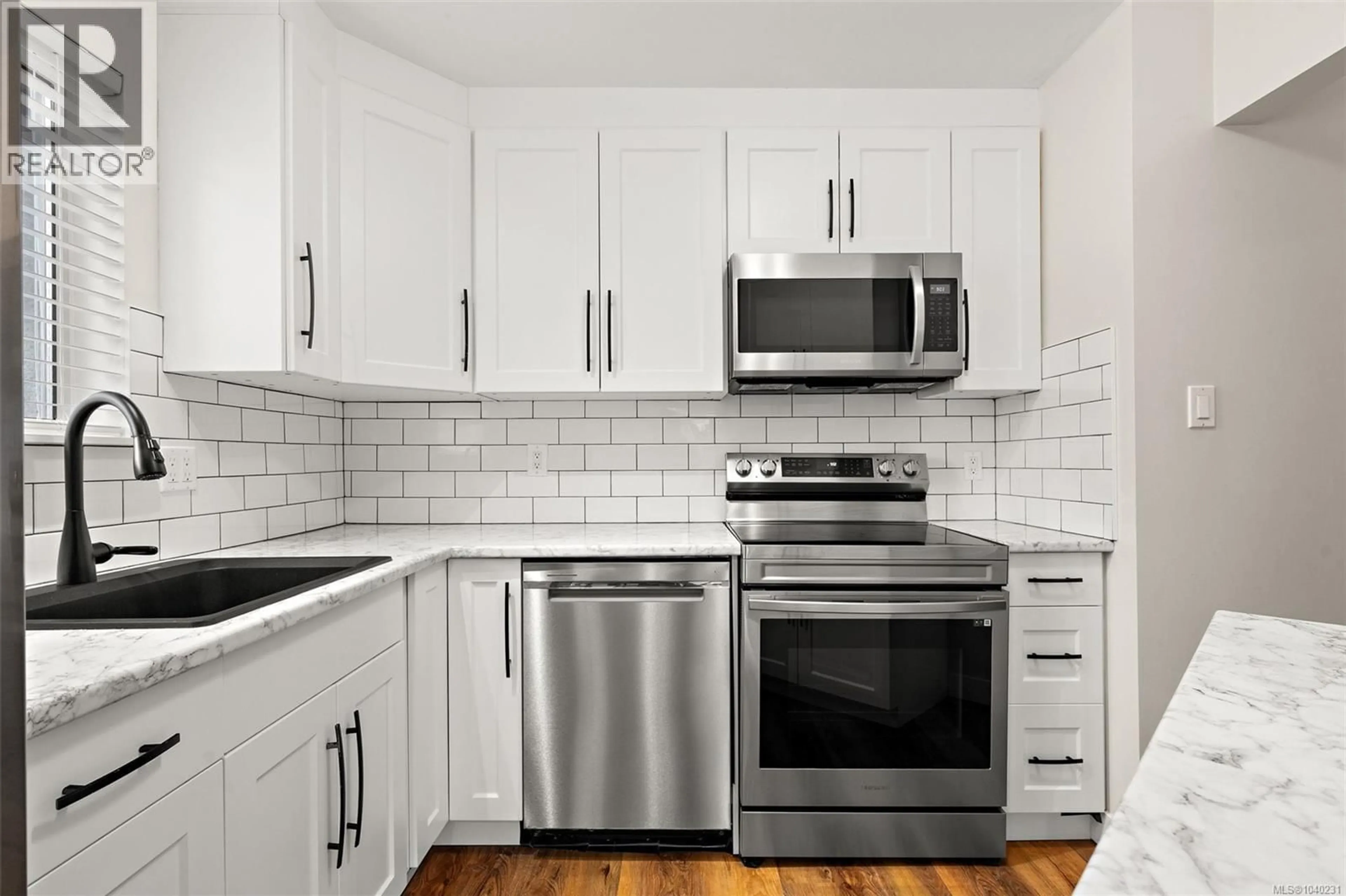 Standard kitchen, unknown for 52 - 2070 AMELIA AVENUE, Sidney British Columbia V8L4X6