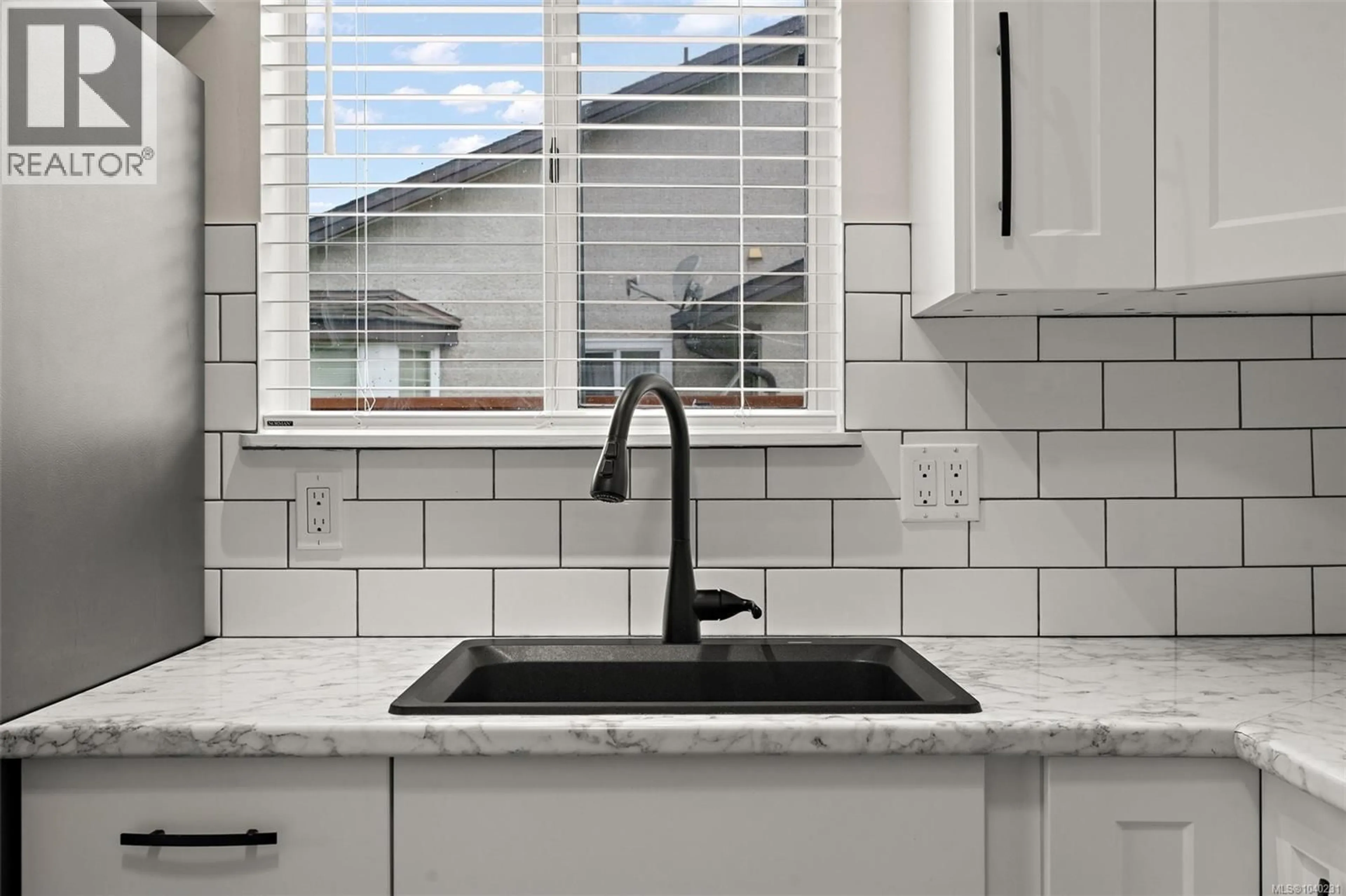 Contemporary kitchen, ceramic/tile floor for 52 - 2070 AMELIA AVENUE, Sidney British Columbia V8L4X6