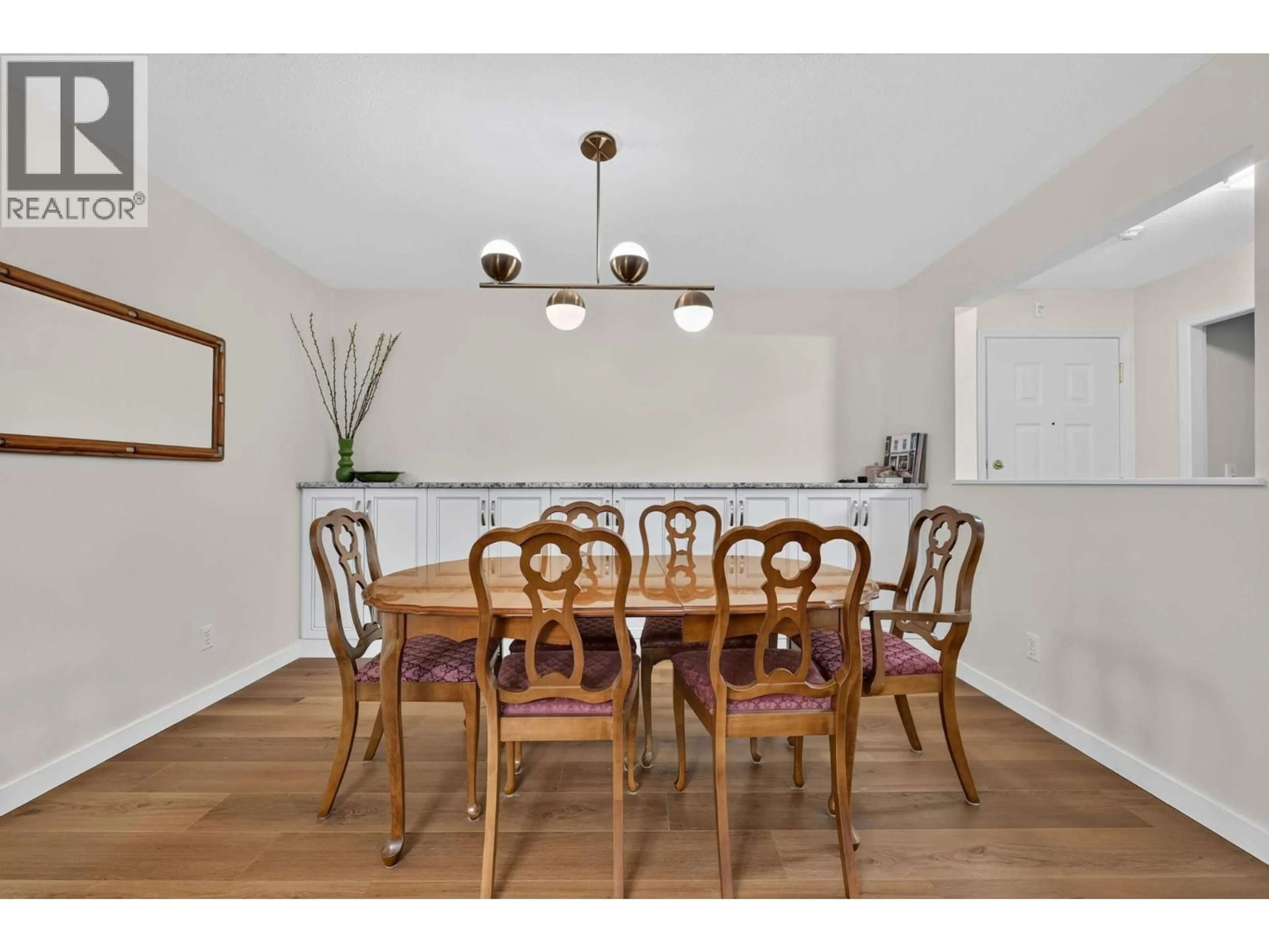 Dining room, wood/laminate floor for 208 - 920 GLENWOOD AVENUE, Kelowna British Columbia V1Y9P2