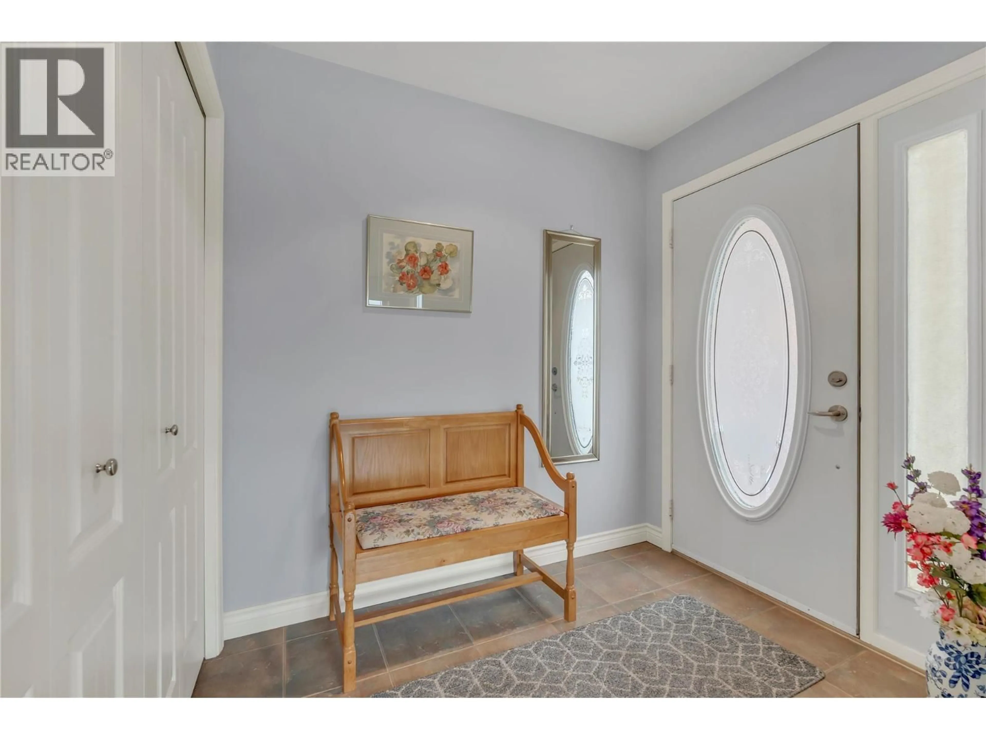 Indoor entryway for 440 RIDGE PLACE, Penticton British Columbia V2A8N7