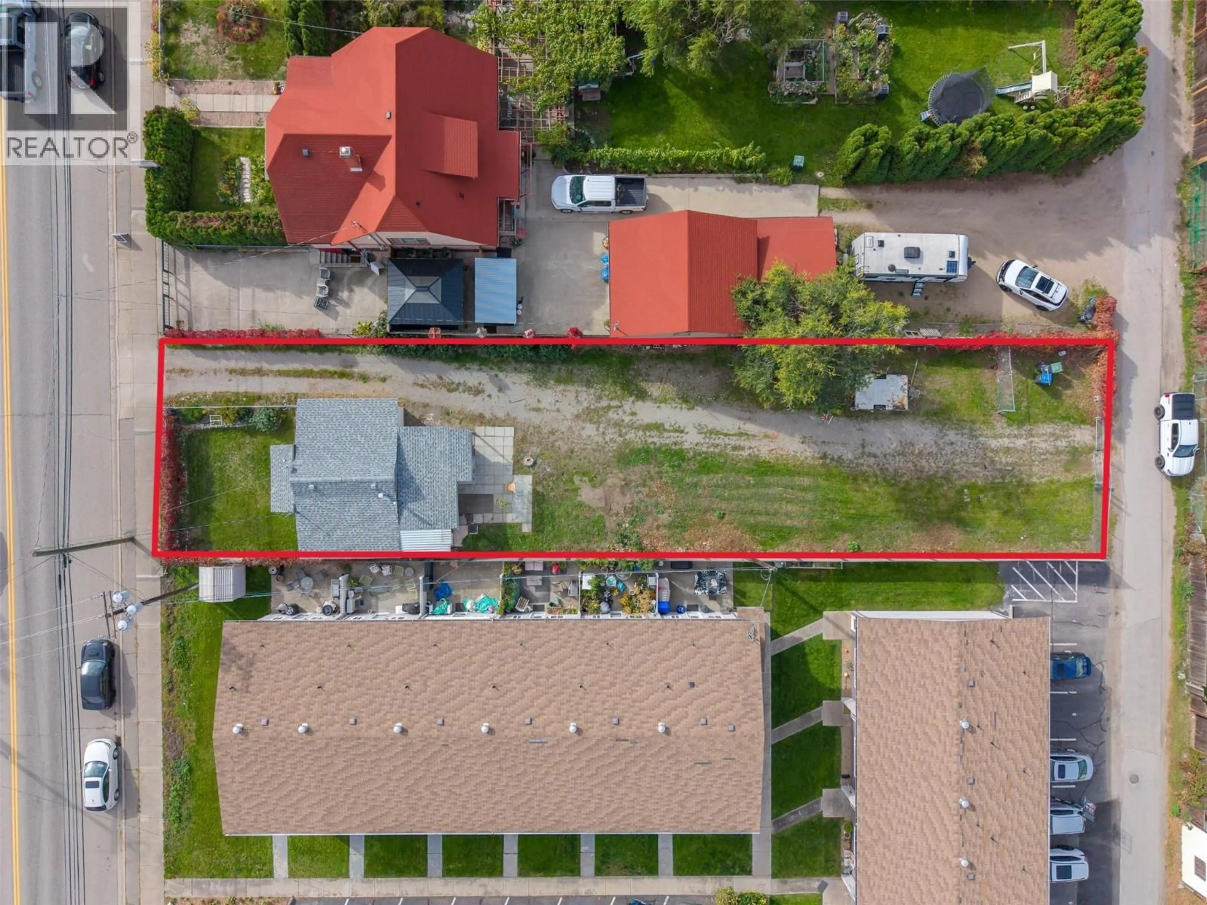 A pic from outside/outdoor area/front of a property/back of a property/a pic from drone, street for 5814 MAIN STREET, Oliver British Columbia V0H1T9