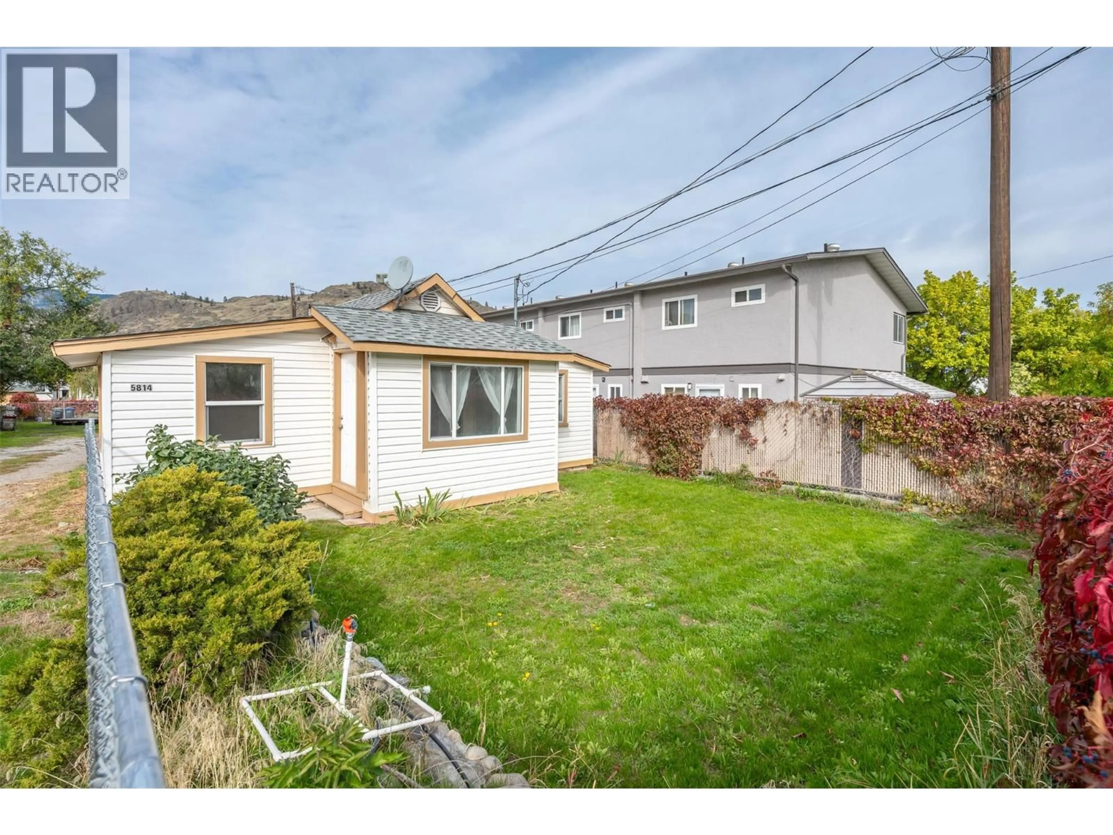 A pic from outside/outdoor area/front of a property/back of a property/a pic from drone, street for 5814 MAIN STREET, Oliver British Columbia V0H1T9