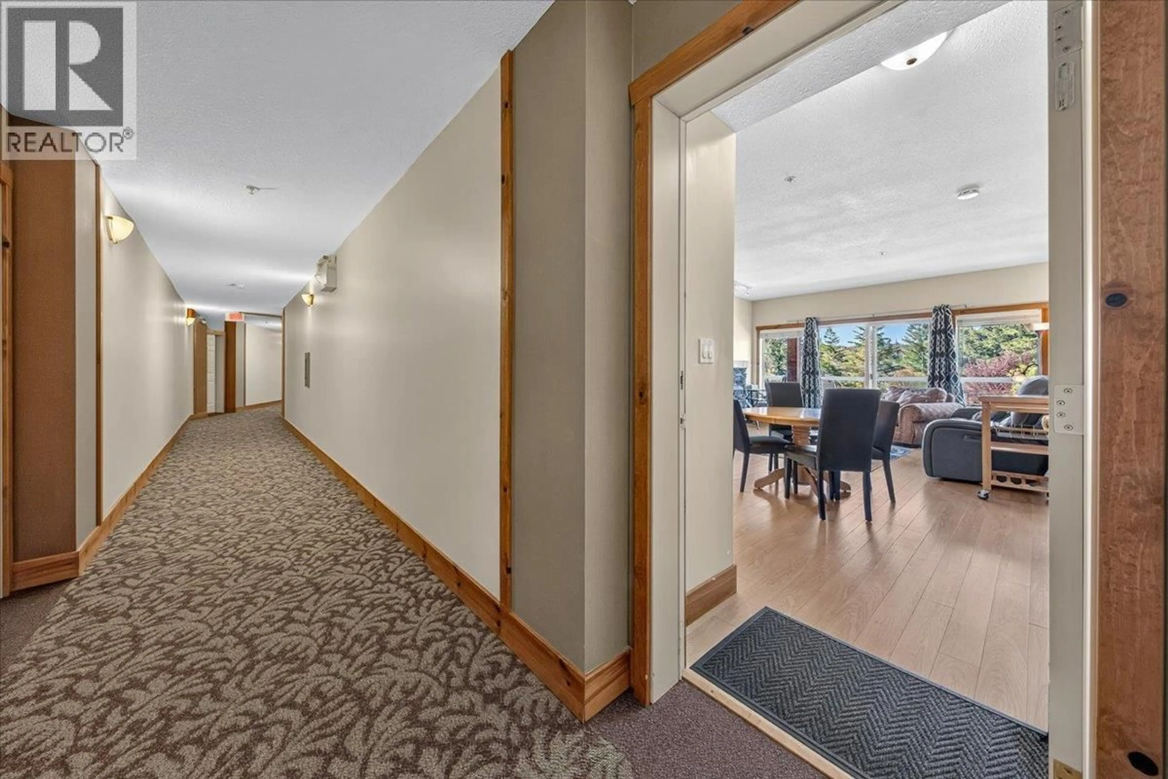 Indoor foyer for 214 - 701 14A CRESCENT, Invermere British Columbia V0A1K0