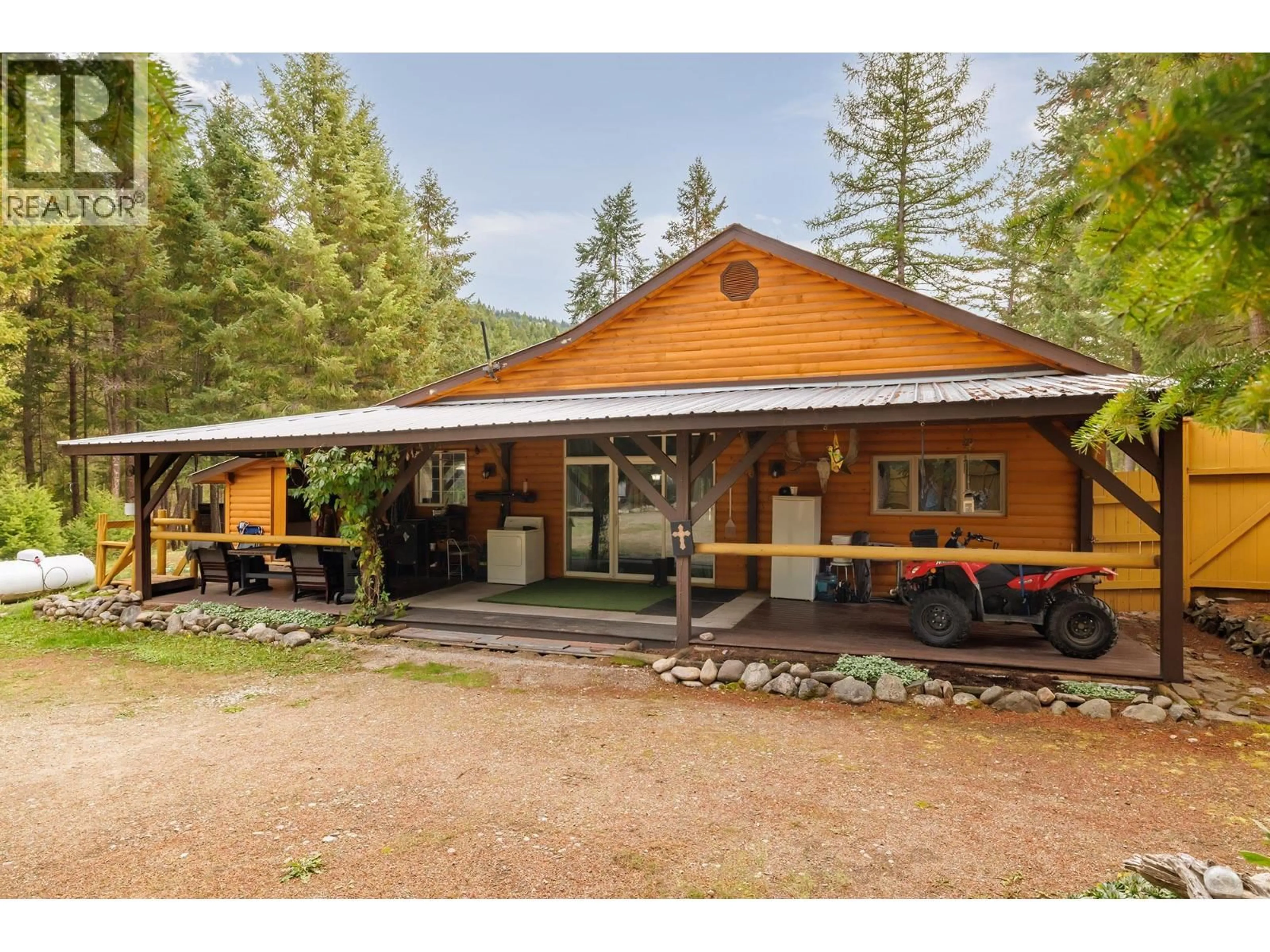 Indoor garage for 22 - 6350 33 HIGHWAY, Beaverdell British Columbia V0A1H0